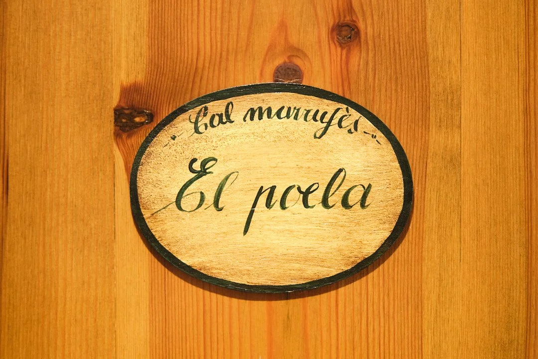 Cartell fusta habitació "El Poela"