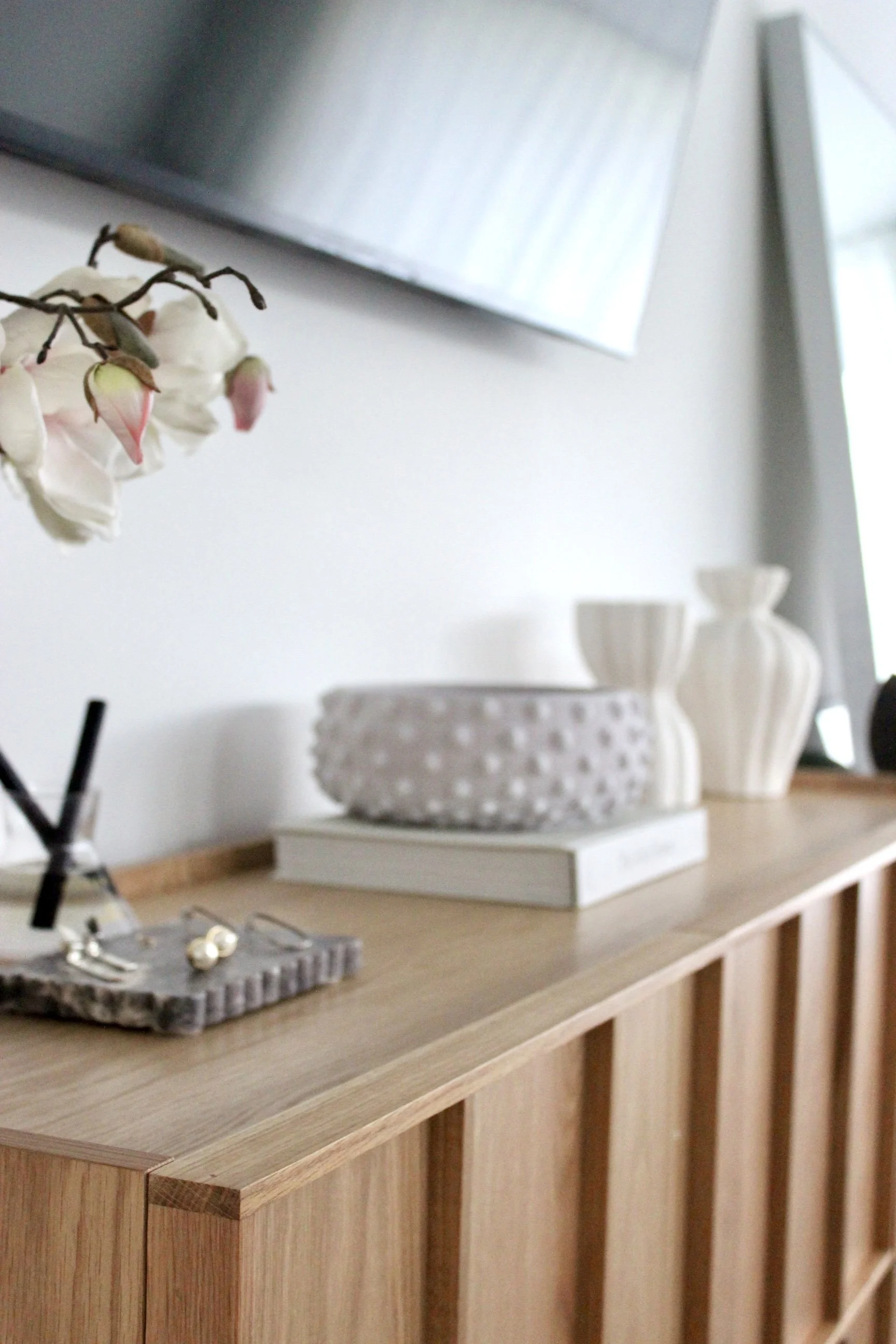 Interior vignette styling by Sasha Shanks — virtual eStyling services, Life and Style with Sasha