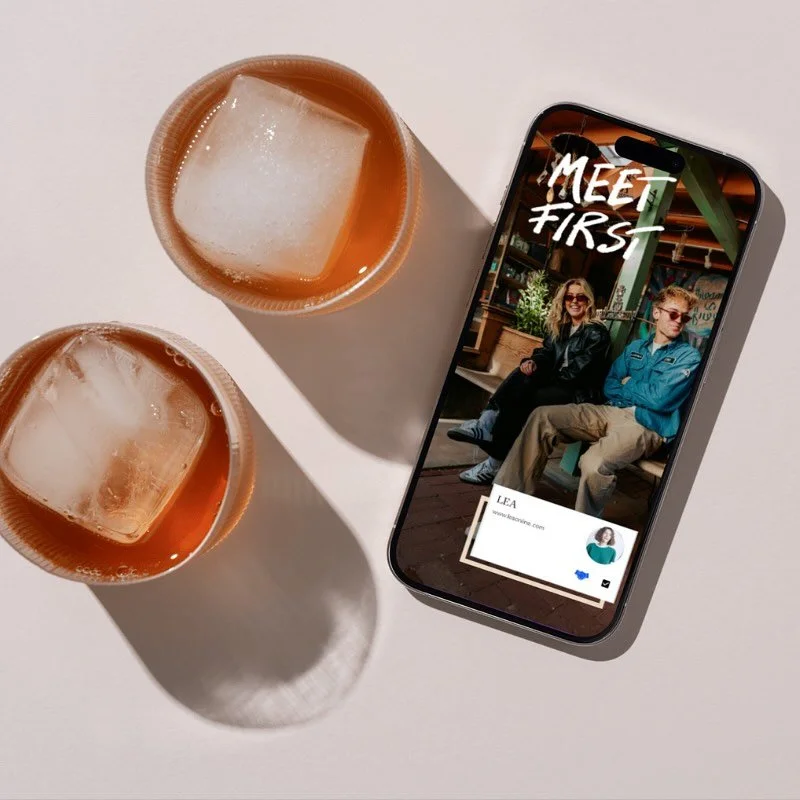 Wir sind f&uuml;r mehr echte Begegnung. Seid ihr eine Bar oder Event Location? Wollt ihr dabei sein? Dann schreibt uns und wir schicken euch ein Schild, damit alle wissen dass man bei euch echte Kommunikation und Begegnung feiert. 

&bdquo;Meet first