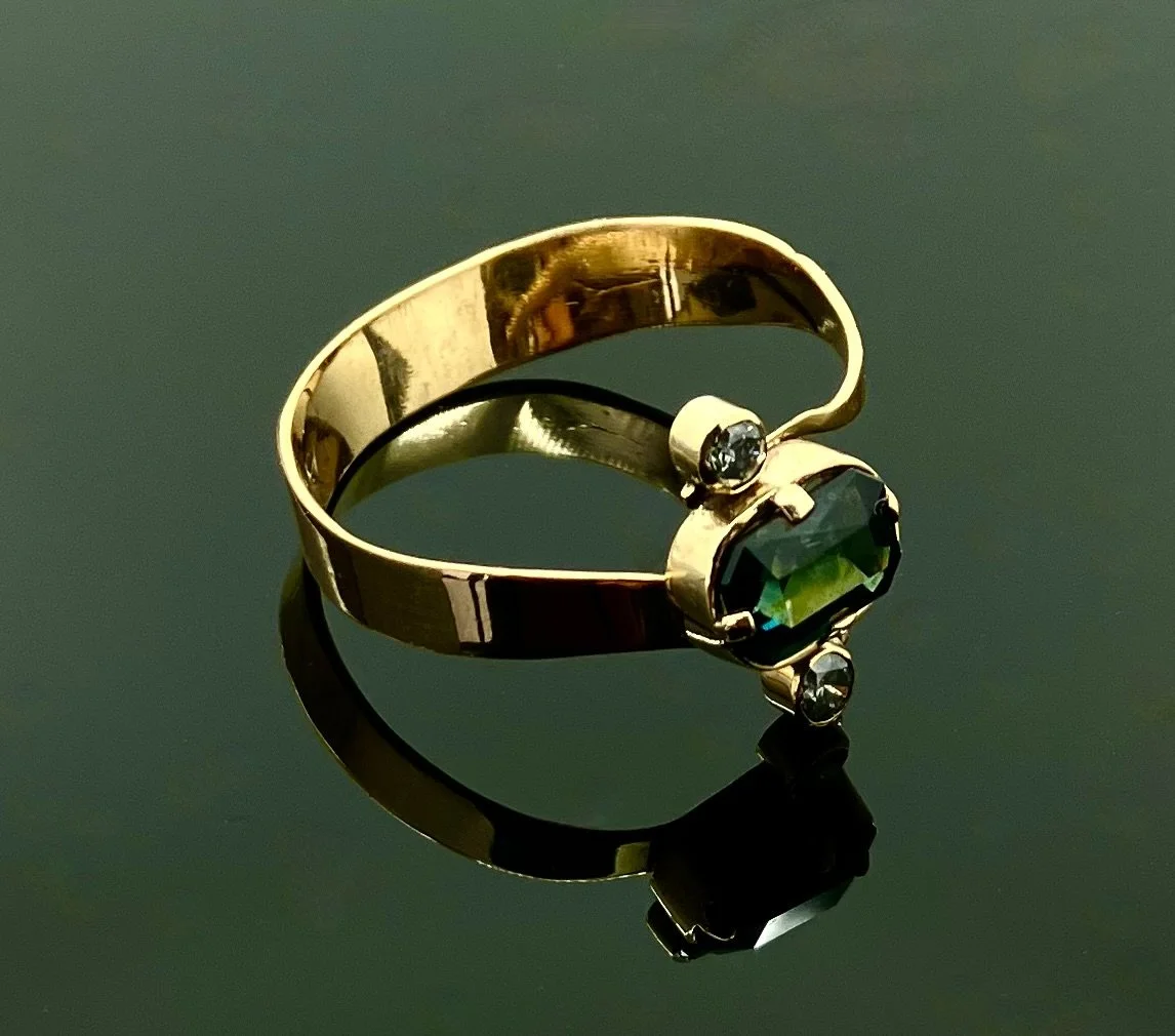 (73) 9ct Gold and Green Sapphire and Diamonds Ring