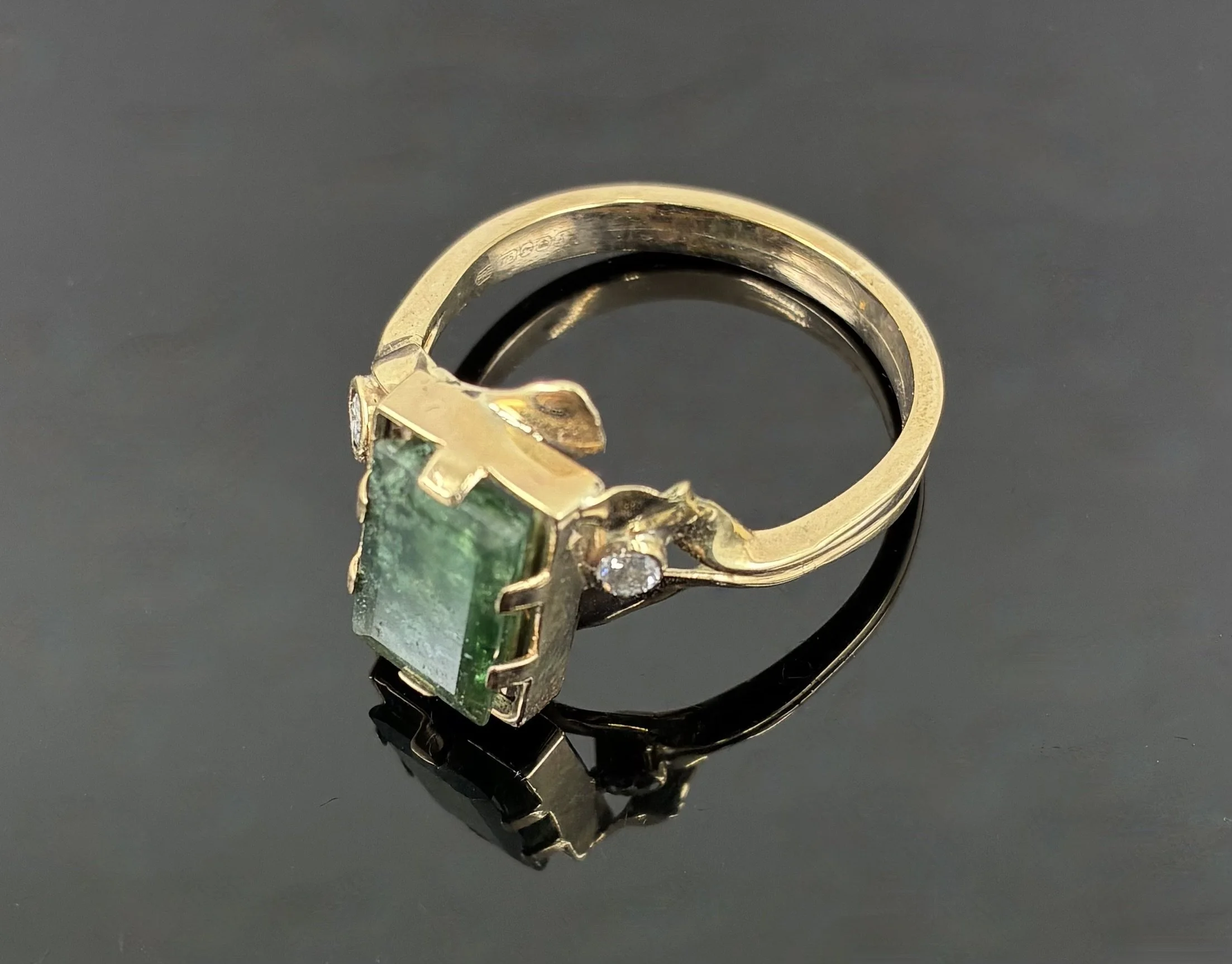 (54) 9ct Gold and Emerald and Diamond Ring