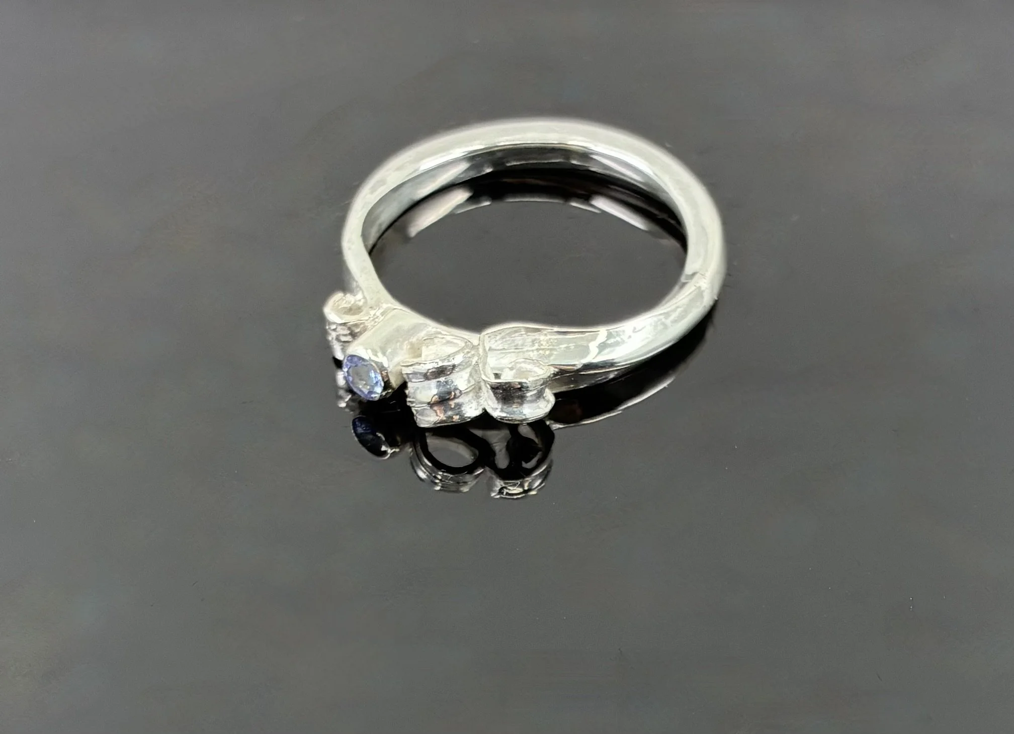 (30) Sterling Silver and Amethyst Ring