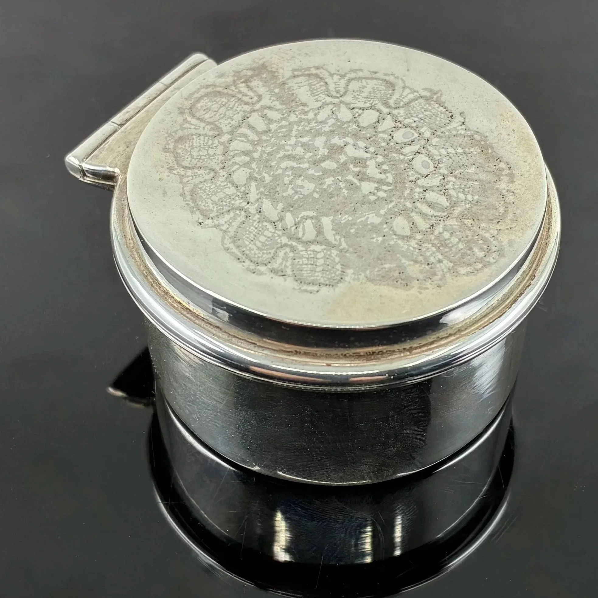 (1) Sterling Silver embossed box 