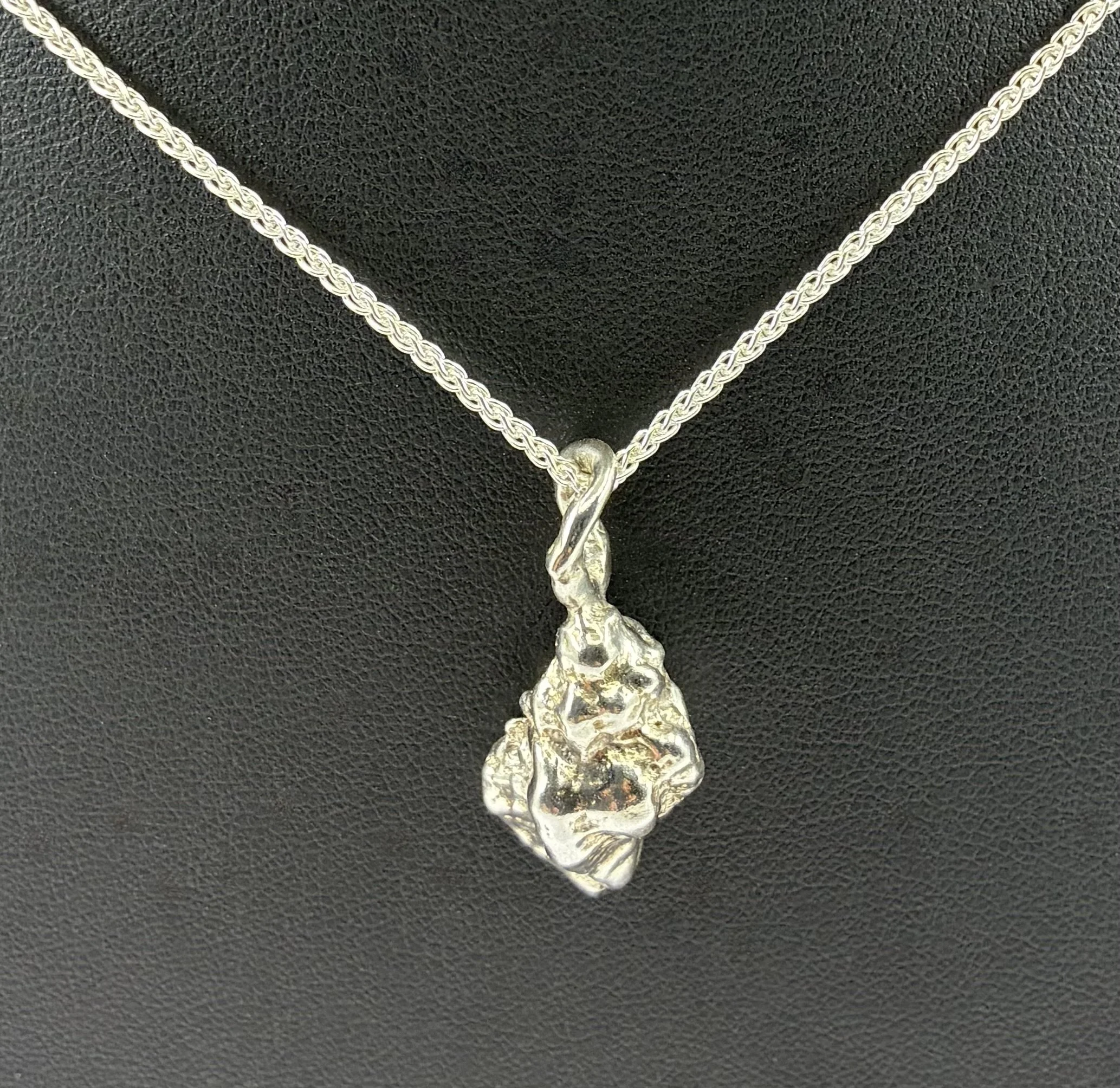 (32) Sterling Silver Pendant
