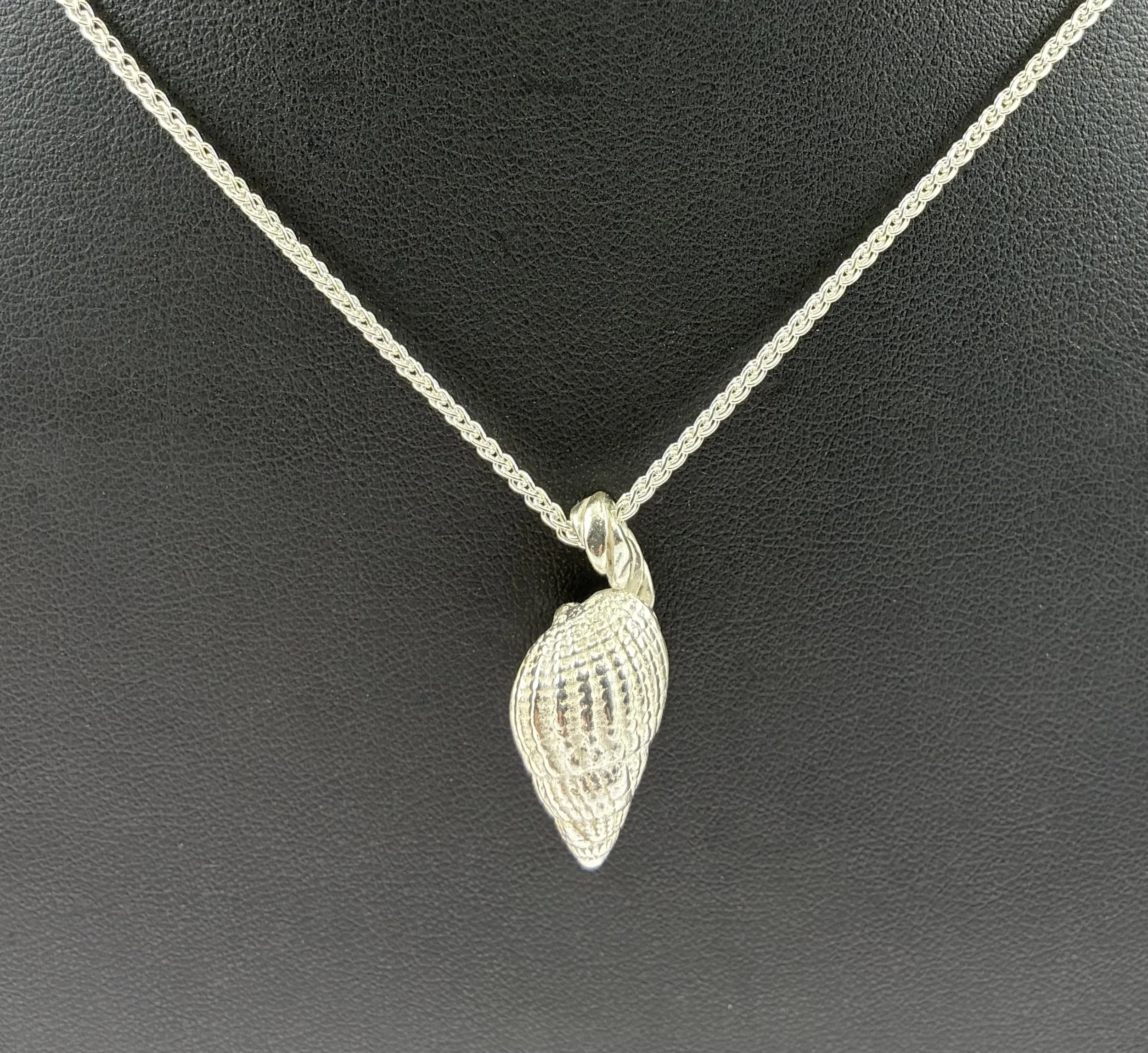 (28) Sterling Silver Pendant
