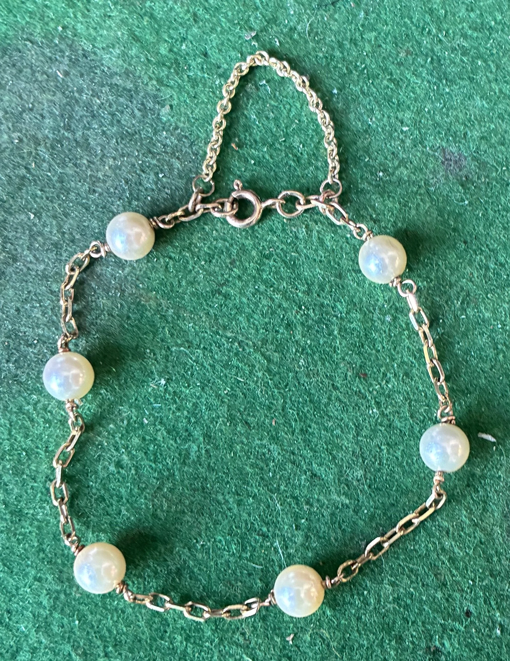 (11) 9ct Gold and Pearl Bracelet