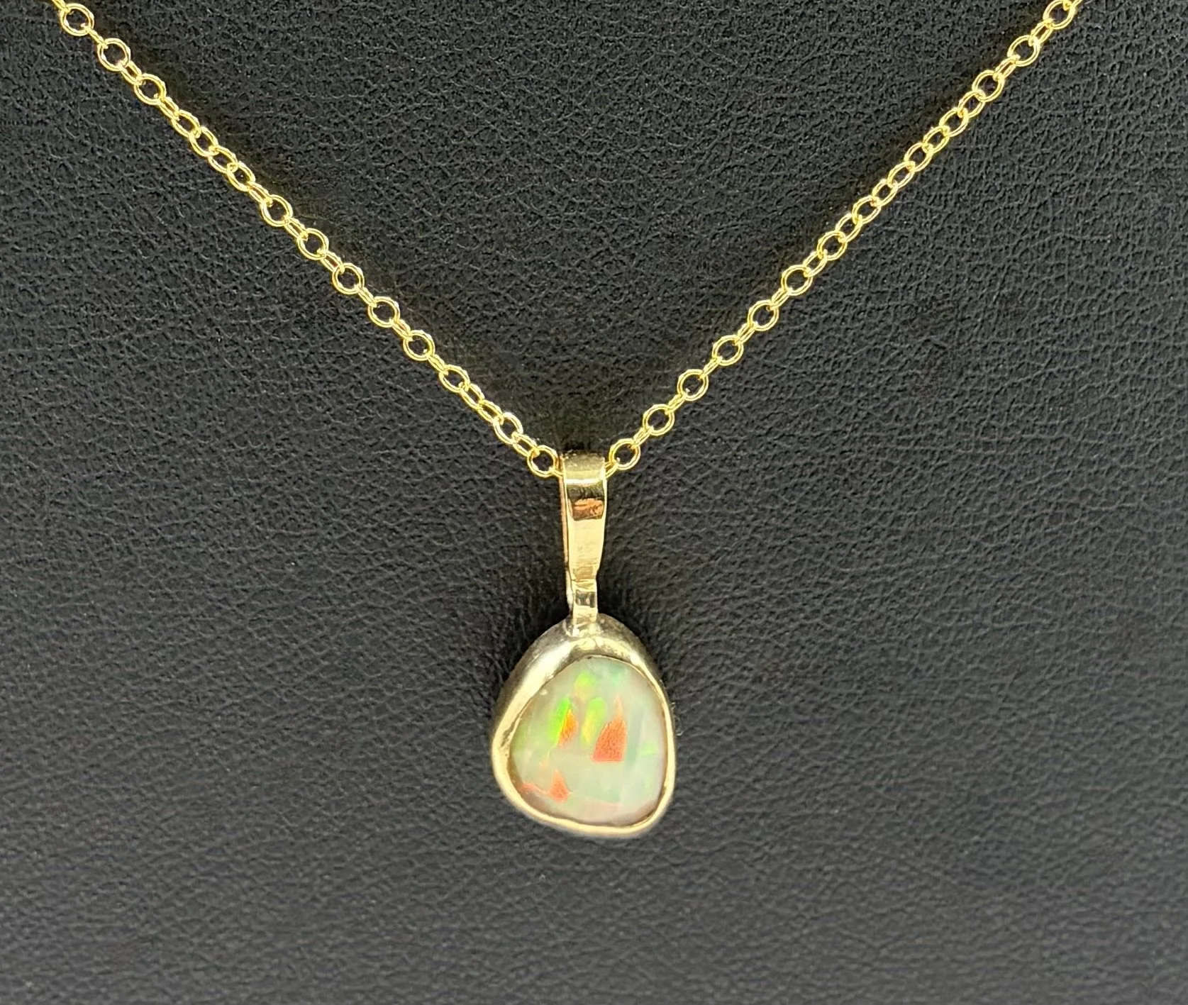 (49) 9ct Gold and Opal Pendant