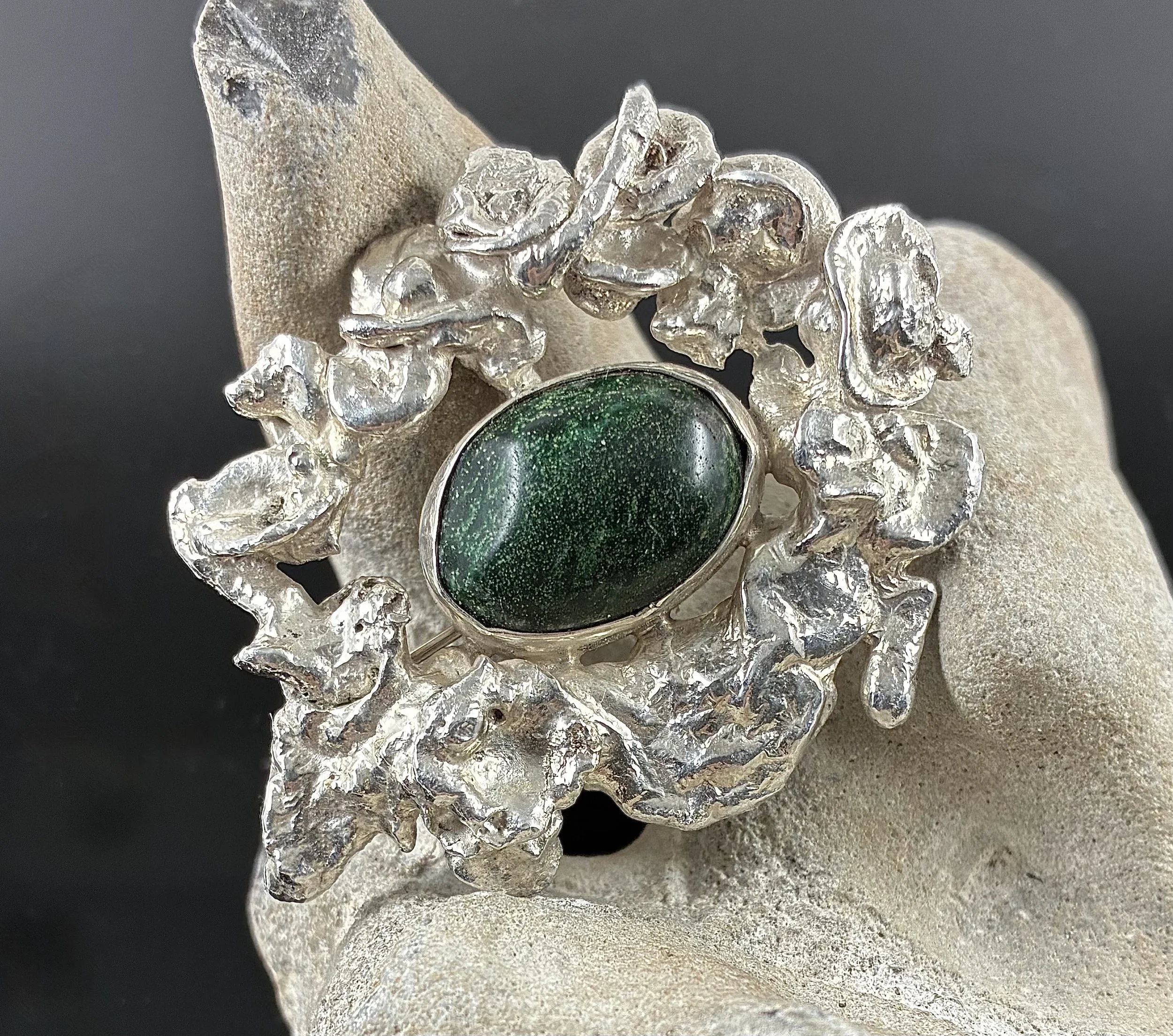 (1) Stirling Silver Watercast and Green Agate Brooch