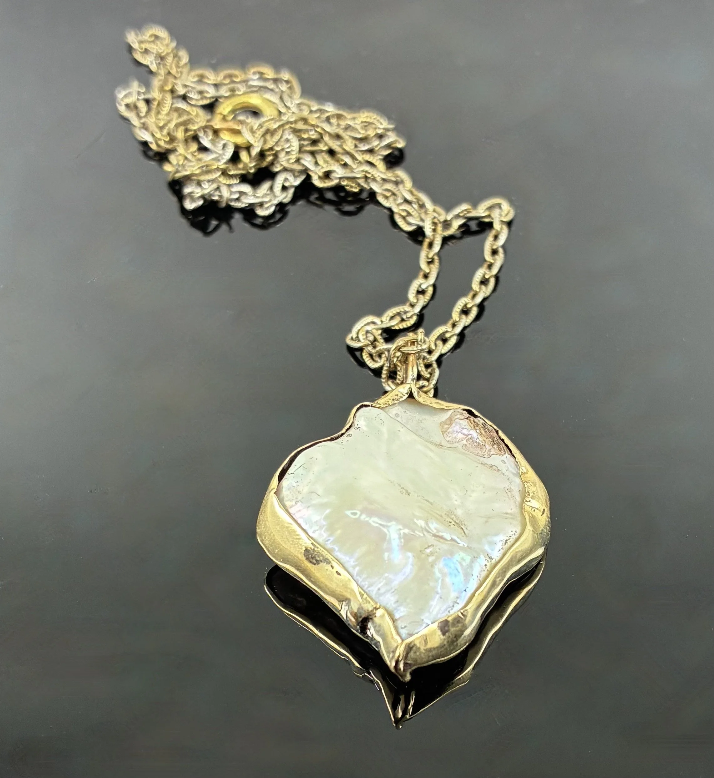 (55) 9ct Gold and Pearl Pendant