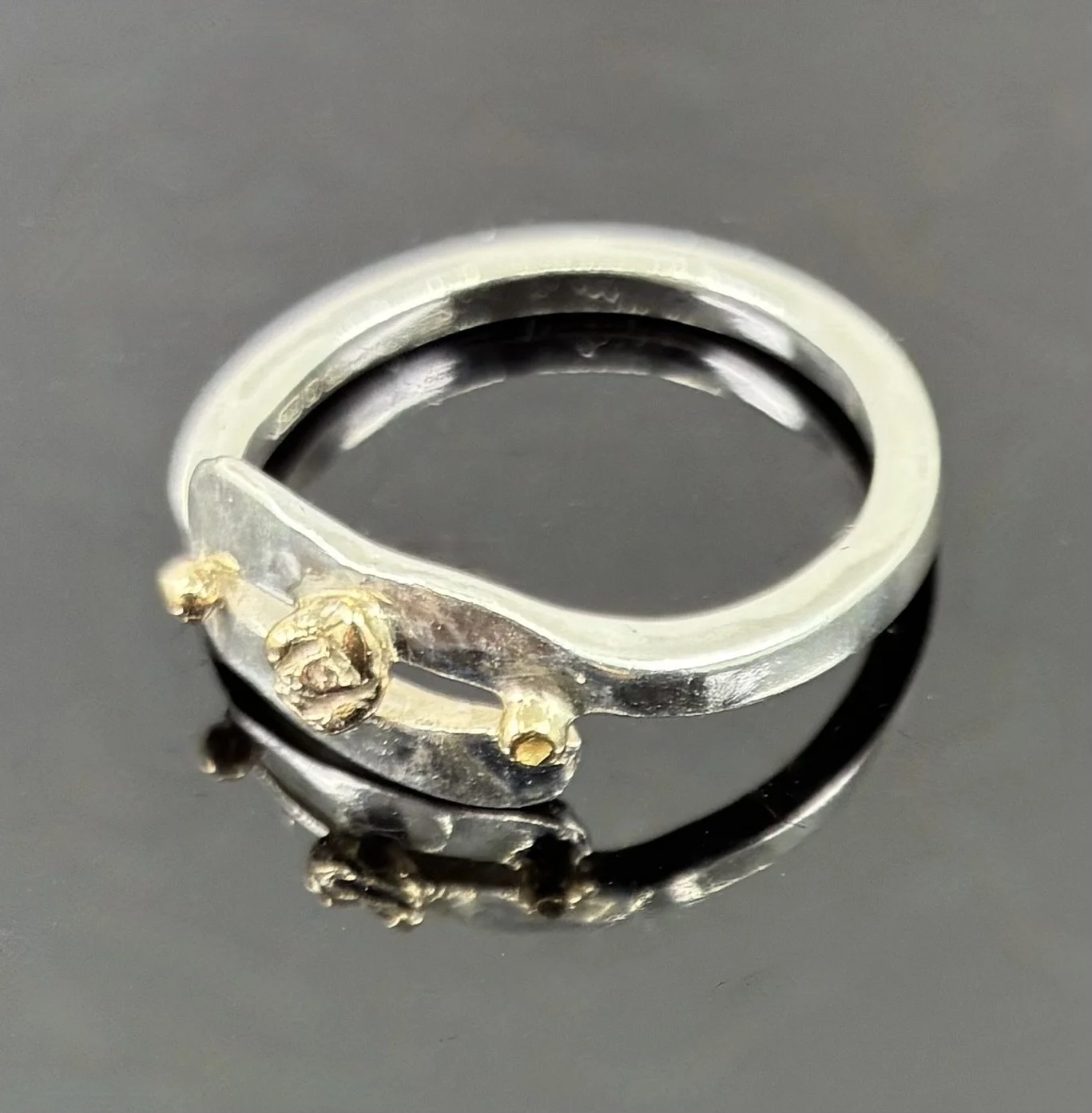 (23) Sterling Silver and 9ct Gold Ring