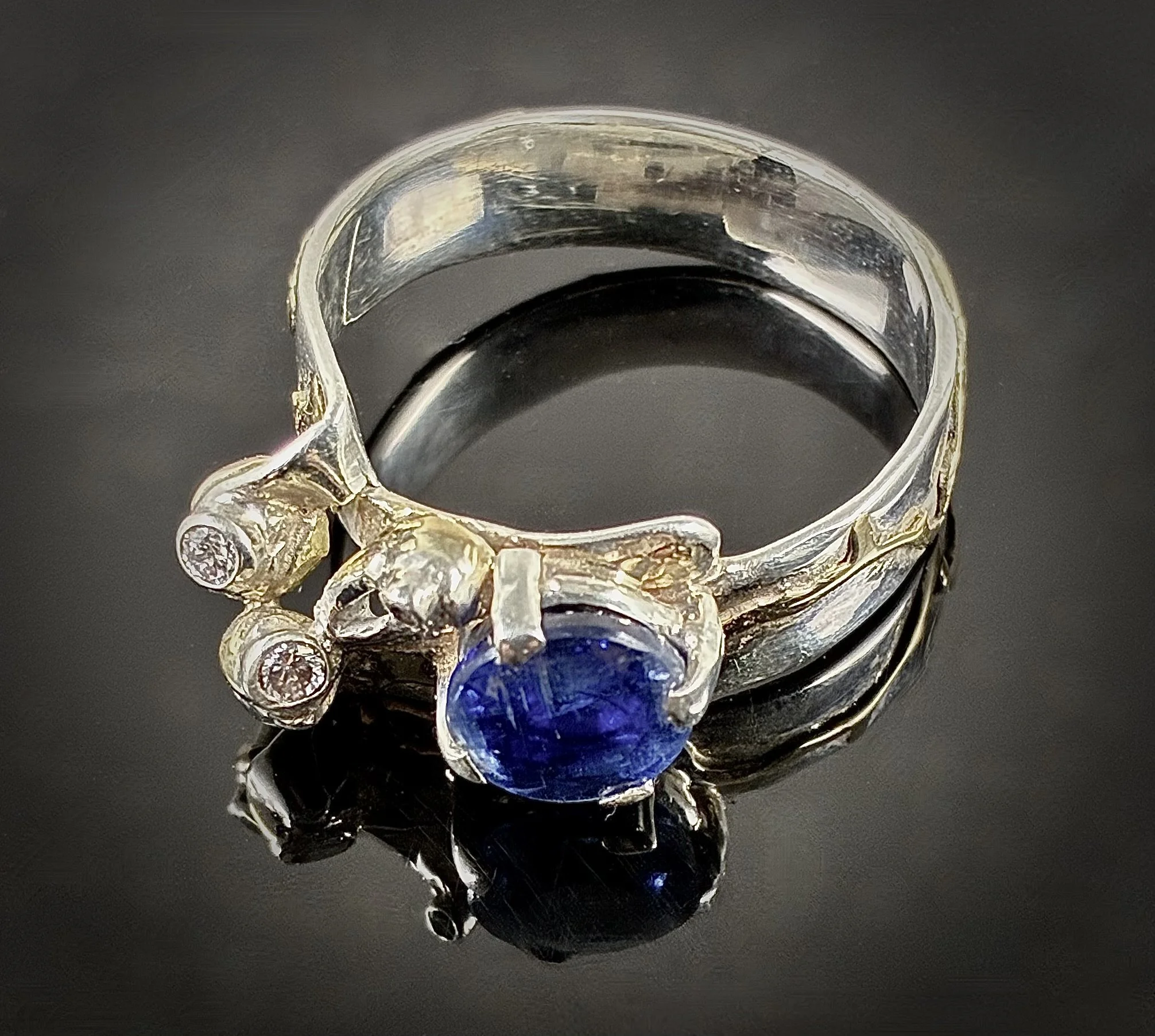 (89) Sterling Silver with Kaynite and Diamonds ring
