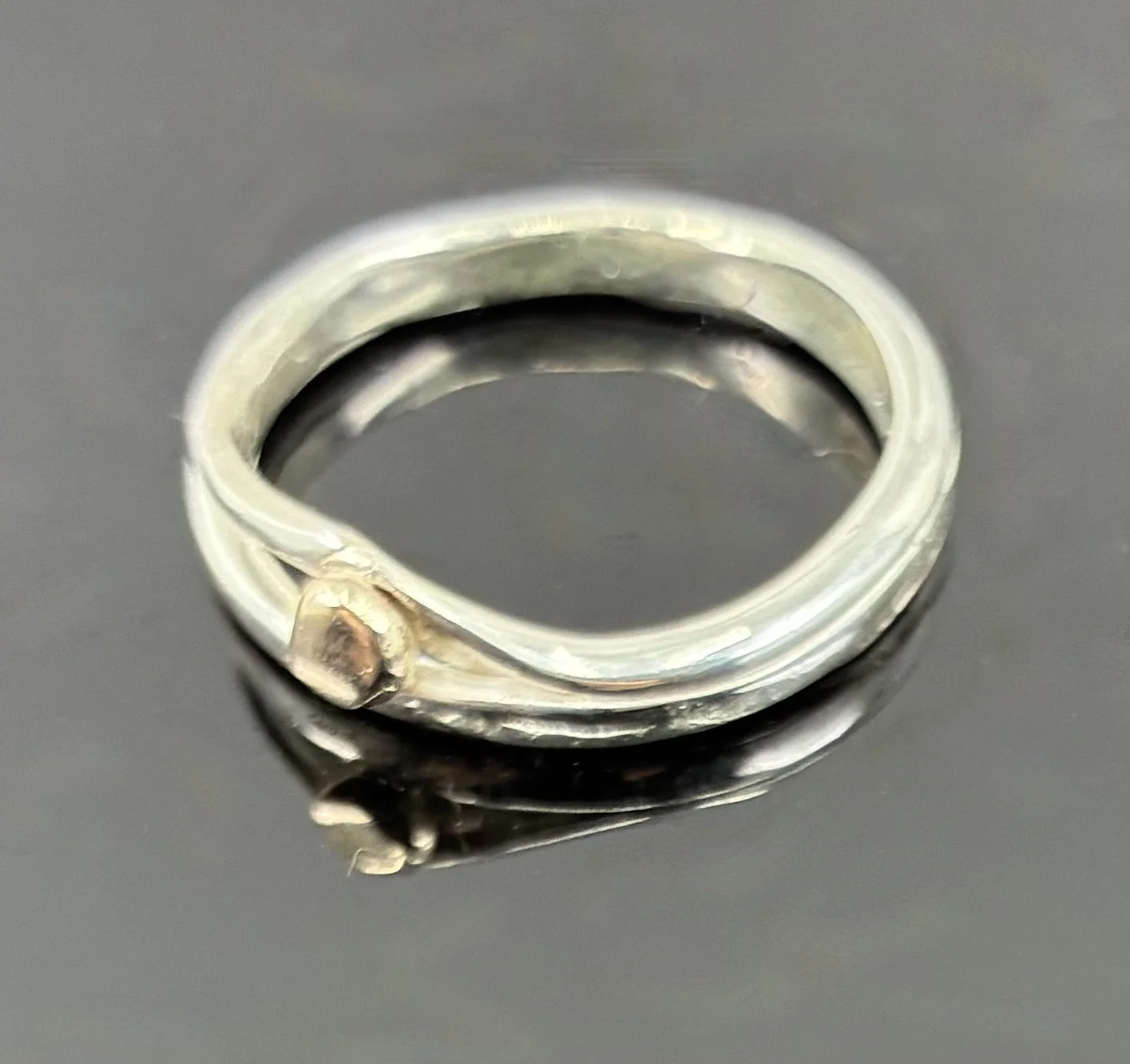 (22) Sterling Silver and 9ct Gold Ring