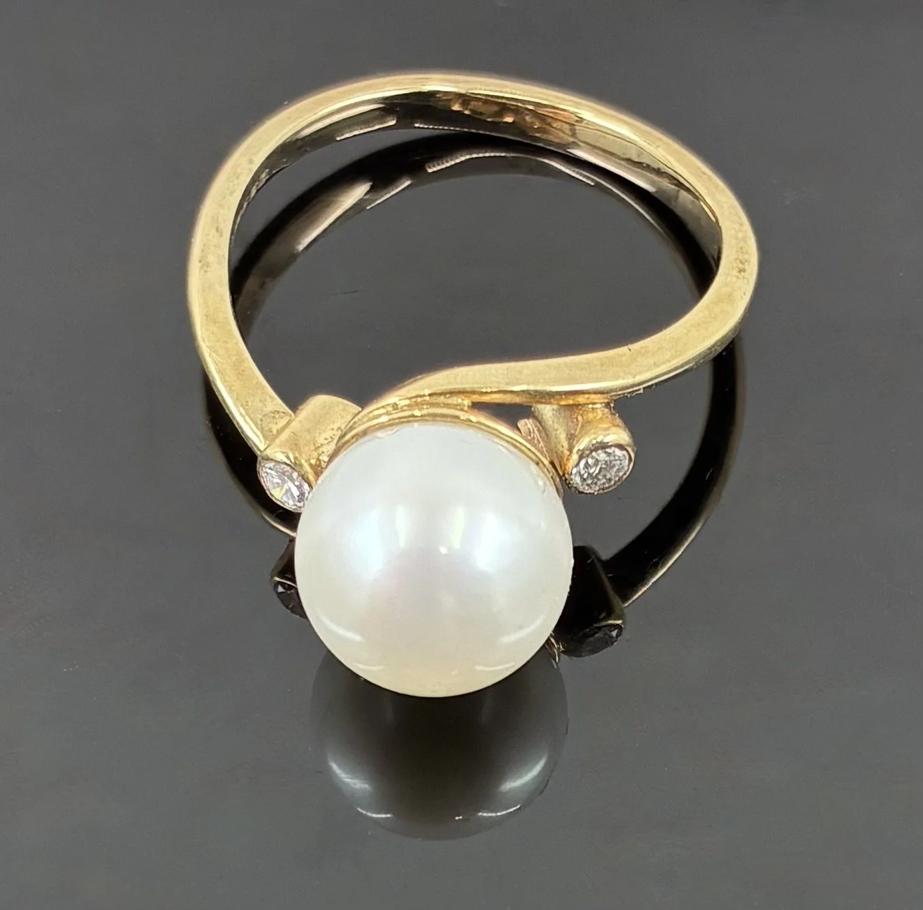 (52) ct Gold and Pearl and Diamond Ring