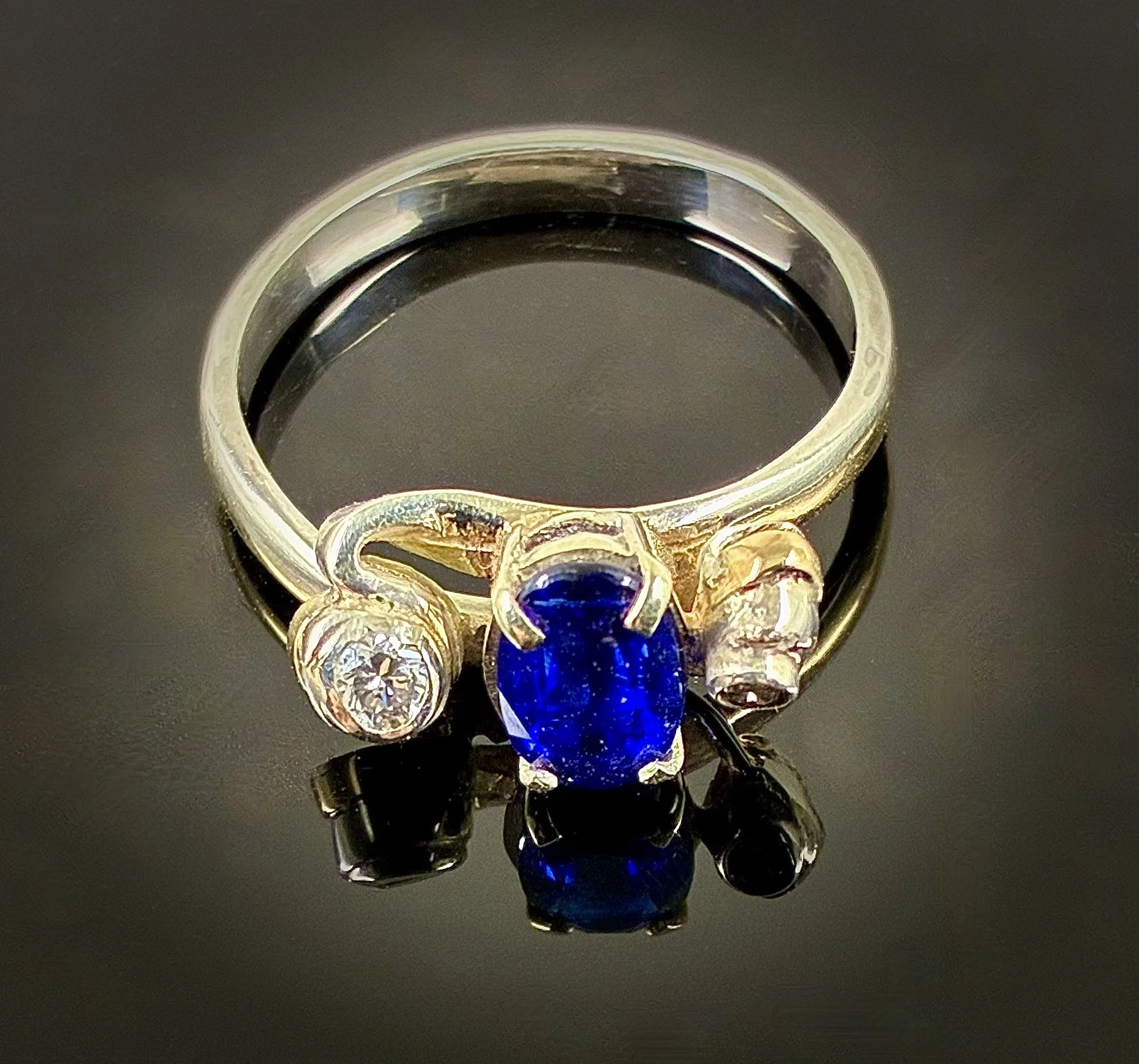 (77) Sterling Silver and 9ct Gold and Kyanite and Diamonds Ring