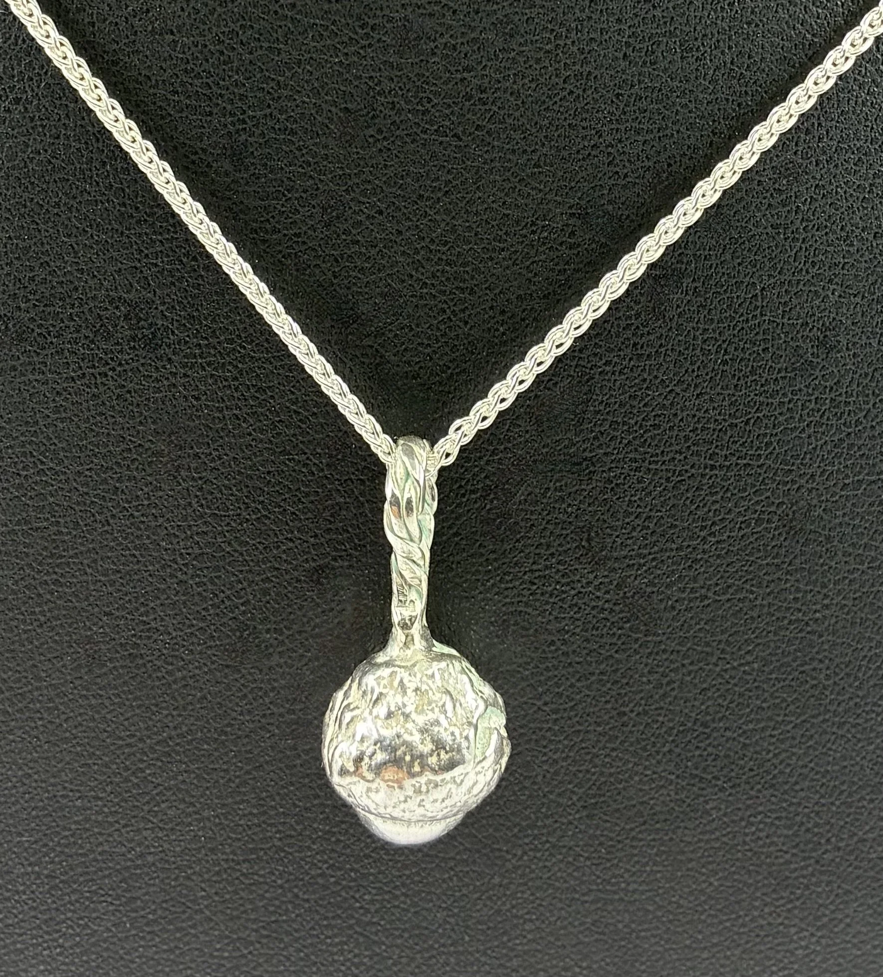 (29) Sterling Silver Pendant