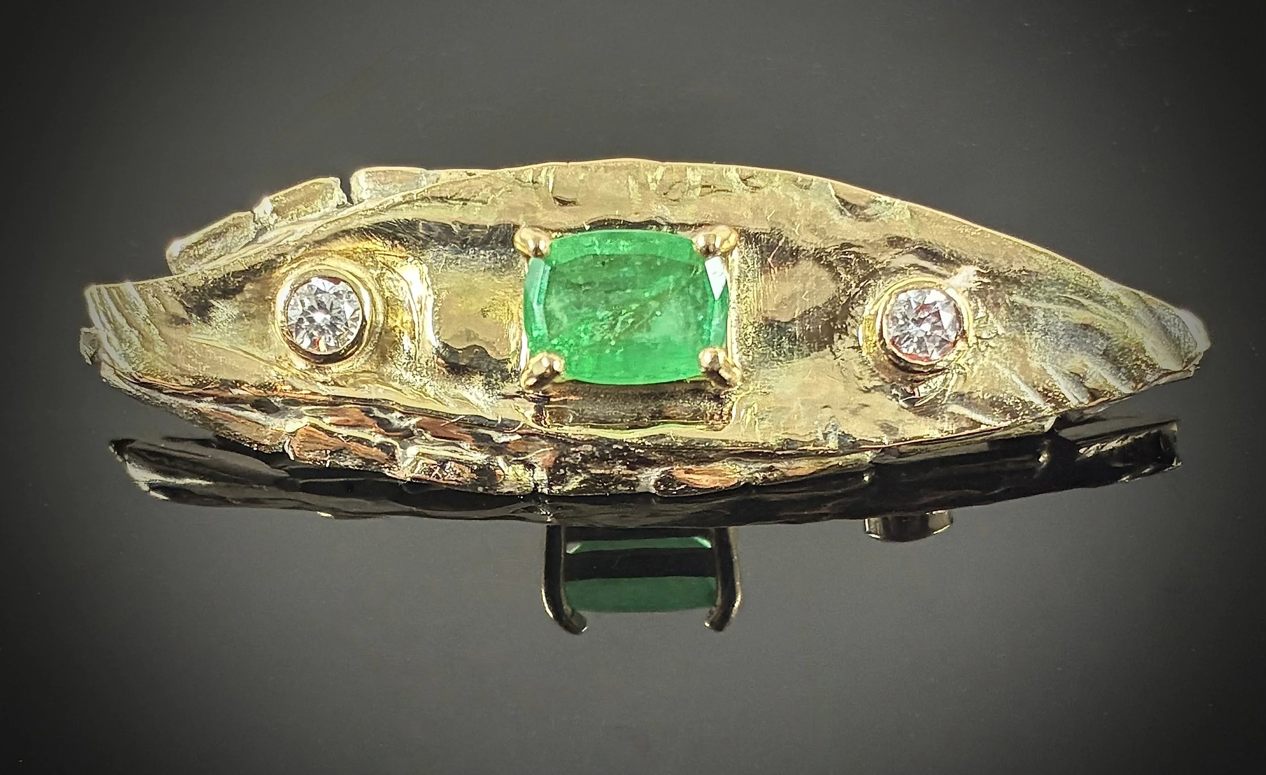(4) 9ct Gold with Emerald and Diamonds Brooch