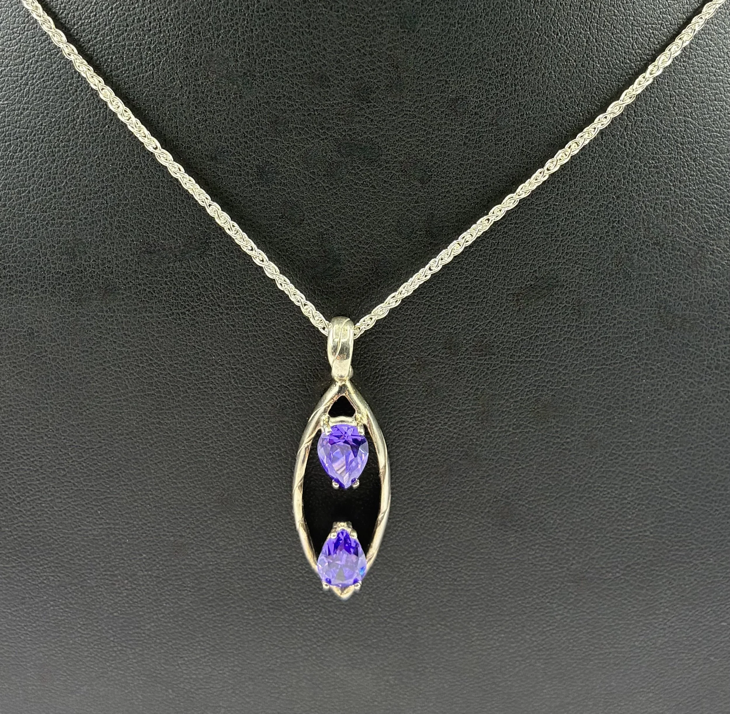 (17) Sterling Silver and Amethyst Pendant