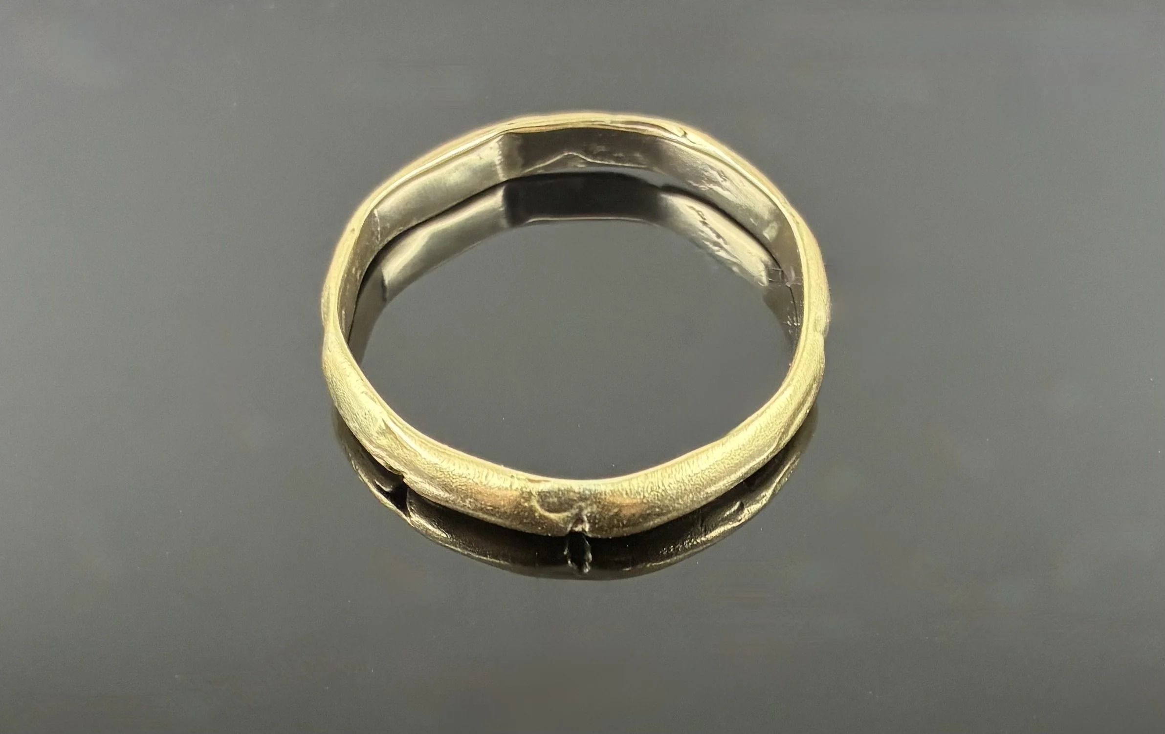 (60) 18ct Gold Ring