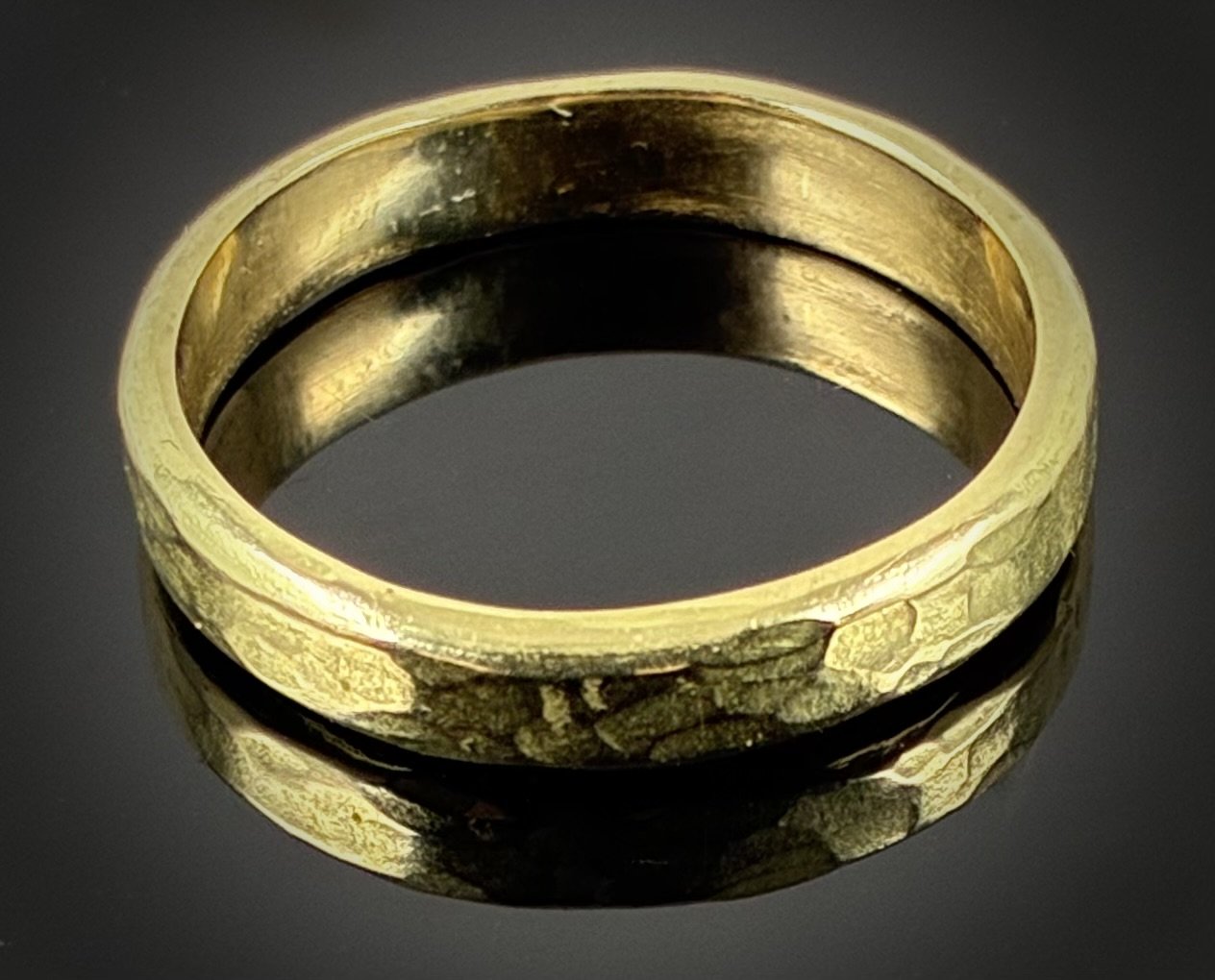 (102) !8ct Gold Ring