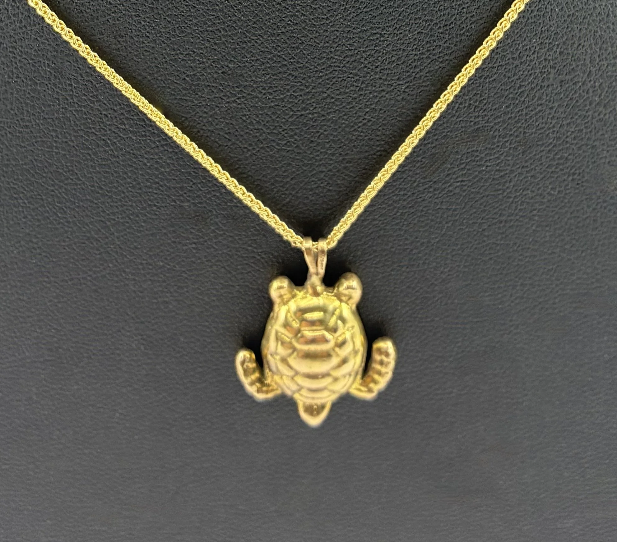 (46) 18ct Gold Pendant