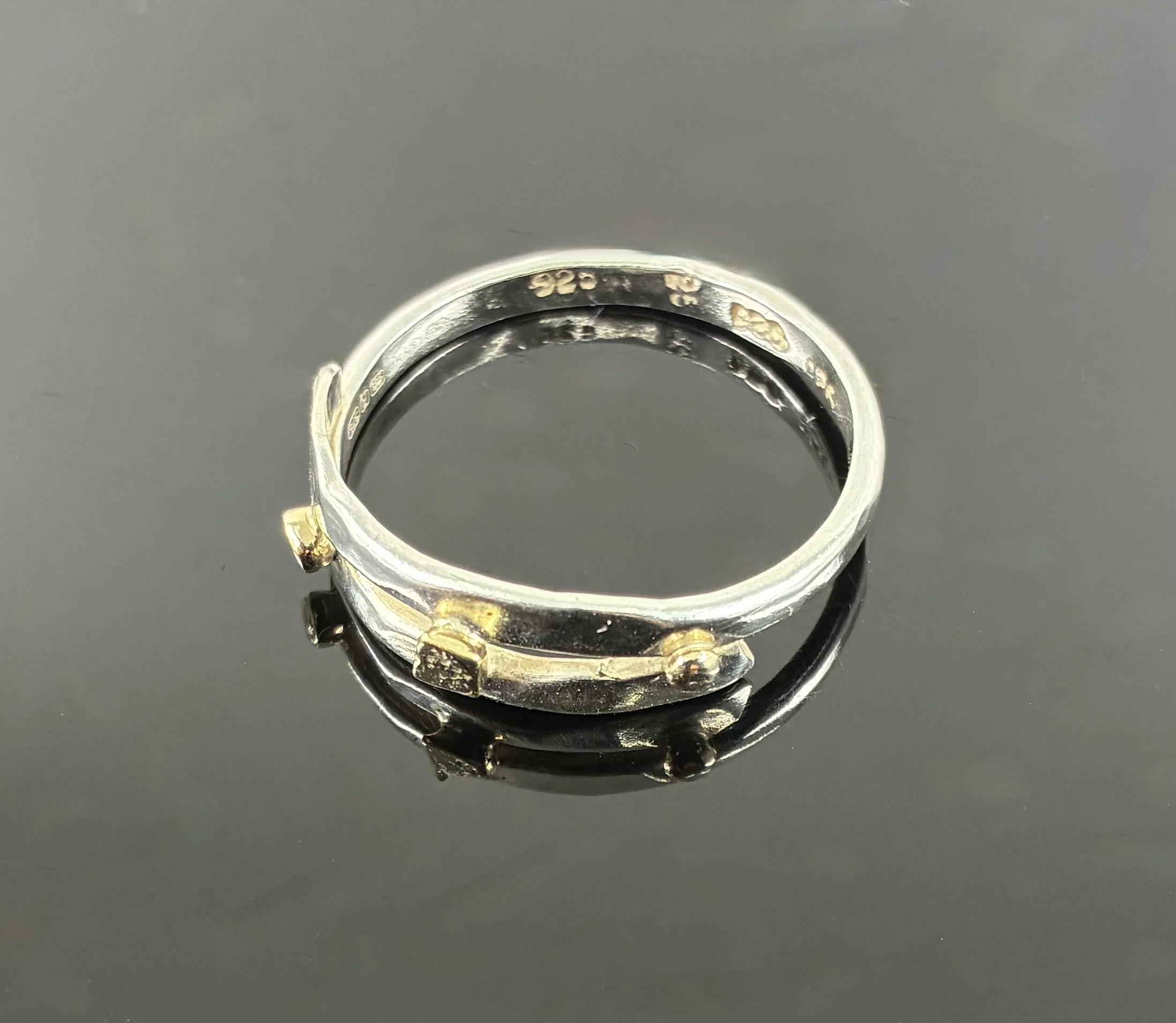 (47) Sterling Silver and 9ct Gold Ring