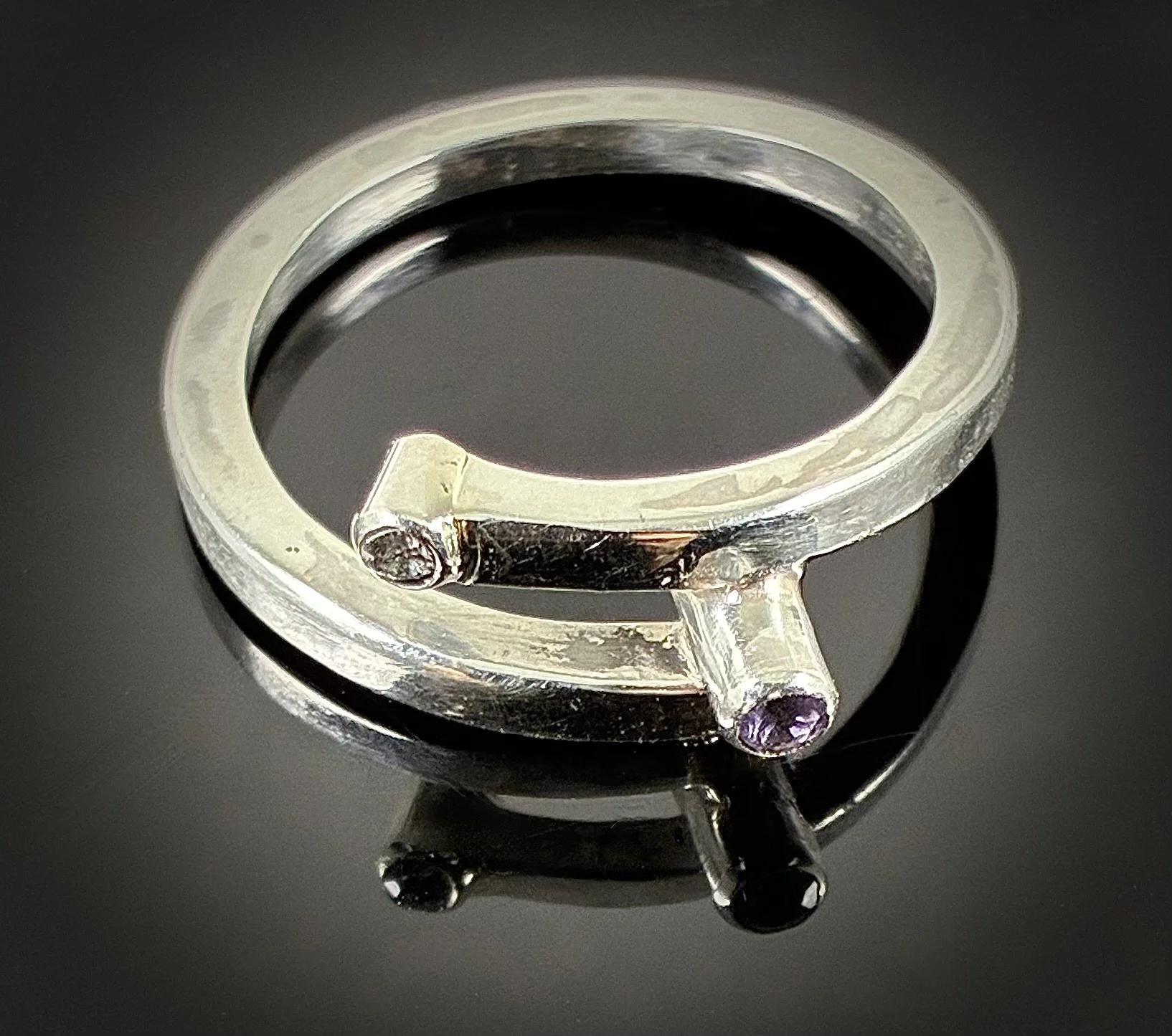 (90) Sterling Silver  and Amethyst and Diamond ring