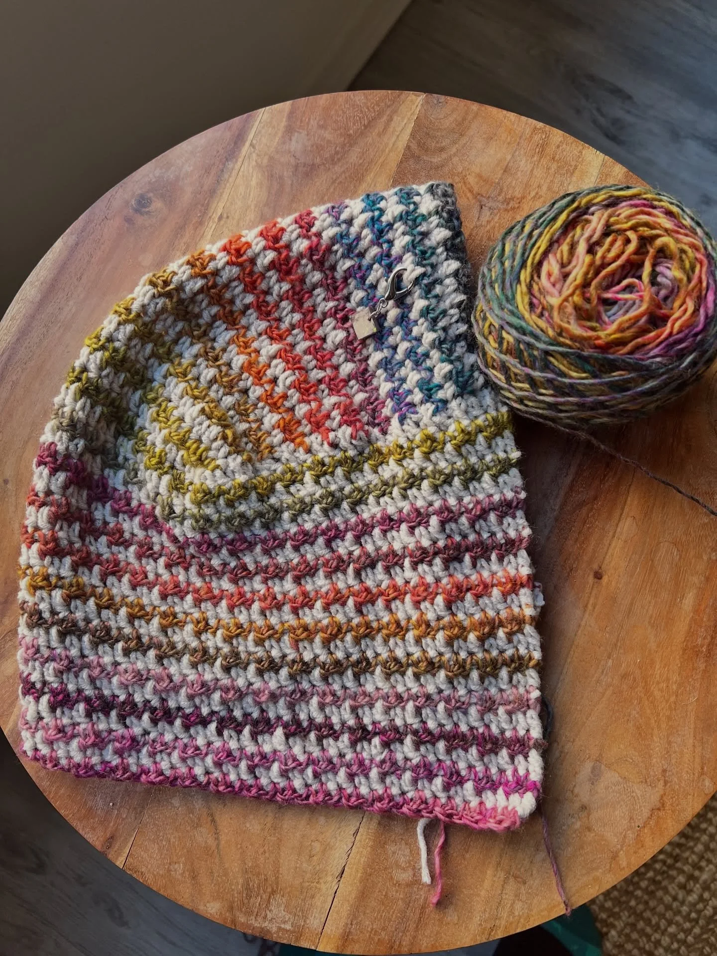 ✨Houndstooth crochet stitch✨ 

🧶 @langyarns_official Frida &amp; @twoofwands x @lionbrandyarn Color Theory

#WIPs #crochet #houndstooth