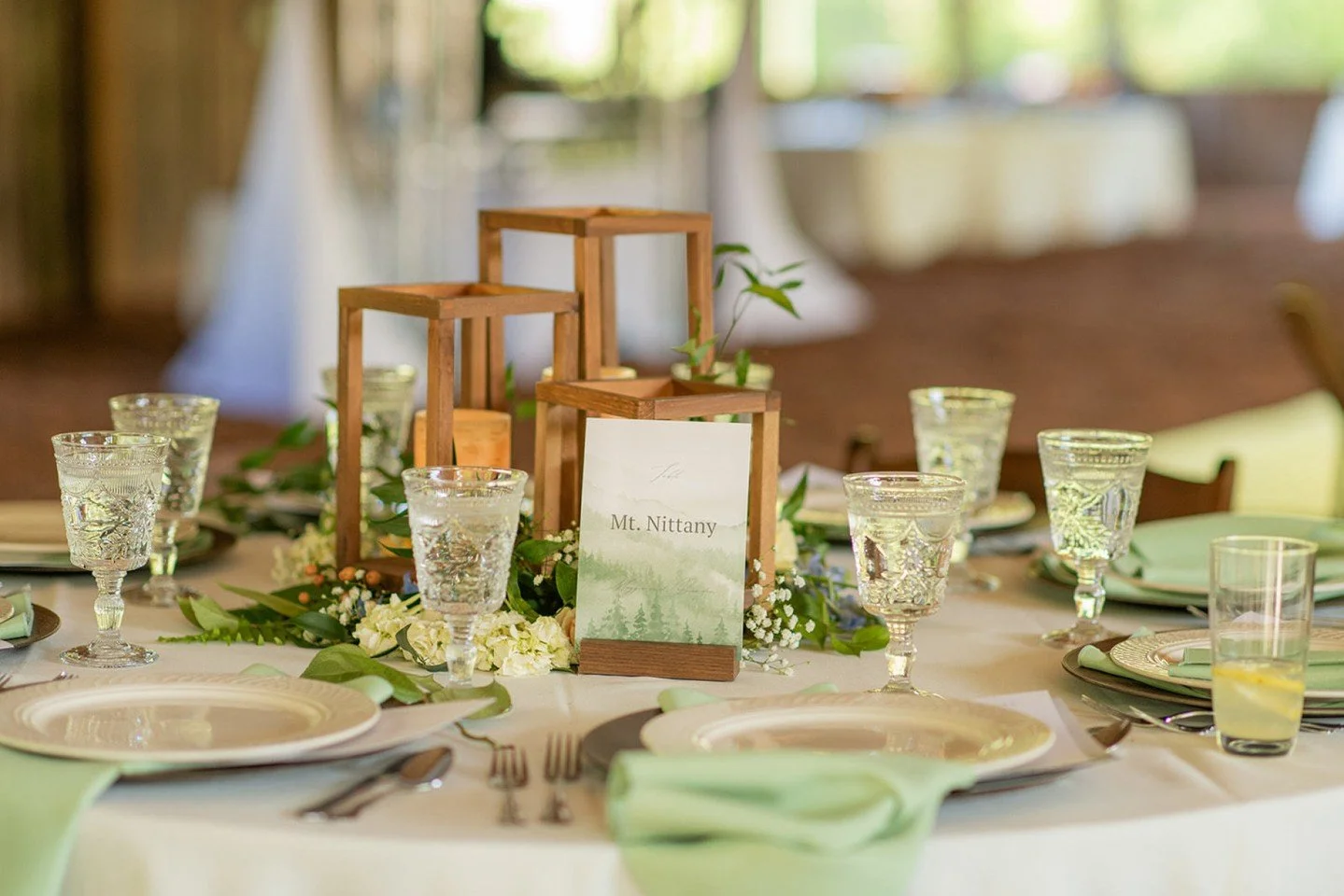 Another beautiful tablescape. Simple, elegant, and just perfect. 

Maggie &amp; Brendan 💕
Photo @waterhousestudios
Coordination @nancyessevents
Venue @leatherwoodmountains
Bartending @leatherwoodmountains
Catering @reidscatering_nc
Ceremony Music @h