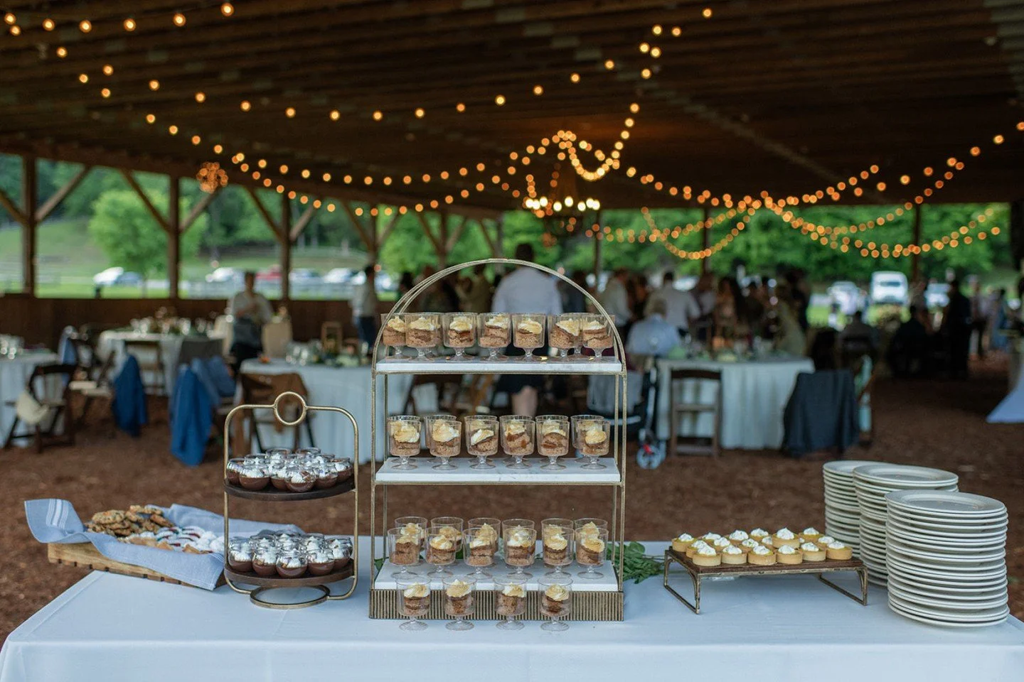 Booking a caterer who offers (and perfects) dessert is always a win - bonus when they have elevated presentation standards as well! 

Maggie &amp; Brendan
Photo @waterhousestudios
Coordination @nancyessevents
Venue: @leatherwoodmountains
Catering @re