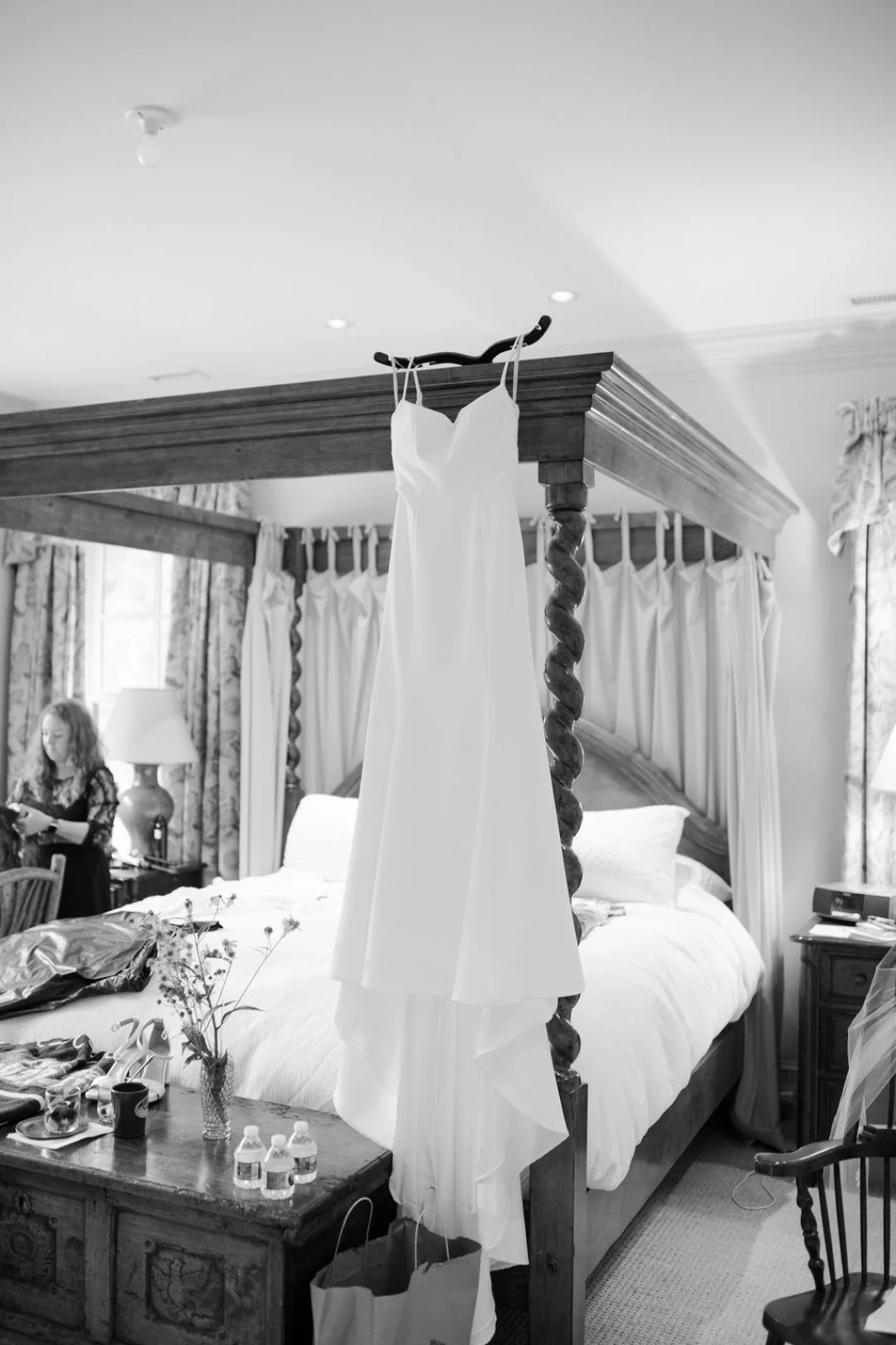 The dress has to hang, and we will find a safe space

Maggie &amp; Ethan 💕
Coordination: @nancyessevents
Photo: @ashleyloganphotography
Hair &amp; Makeup: @shaktiweddings
Dress: @kellysclosetatl
*
*
*
*
*
*
#weddingplanning #weddingdetails #nancyess