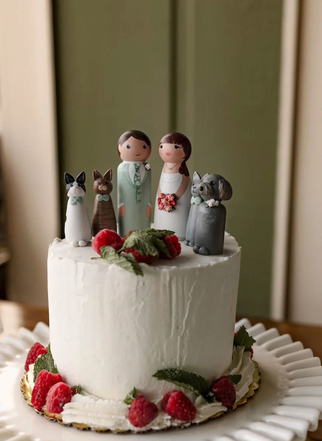 I don't know that it gets much cuter than this 😽😽🤵&zwj;♂👰&zwj;♀🐶🐶

Lauren &amp; Sean 💕
Photo @mountainlightstudio
Coordination @nancyessevents
Catering @stickboybreadco
Bouquets &amp; Florals @stillwaterfarmandgardens
Hair &amp; Makeup @brushe