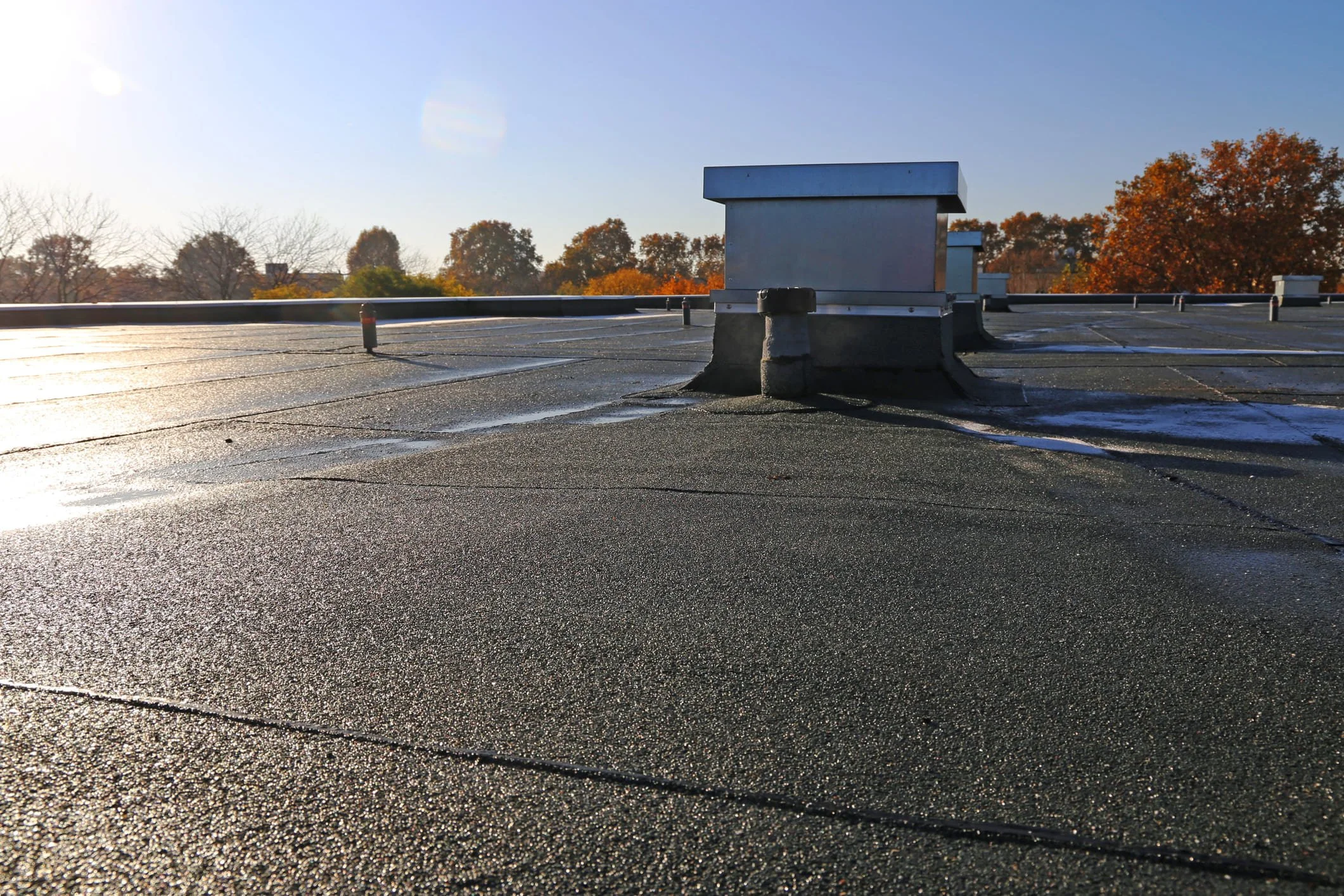 Flat roof installation on commercial building in Calgary