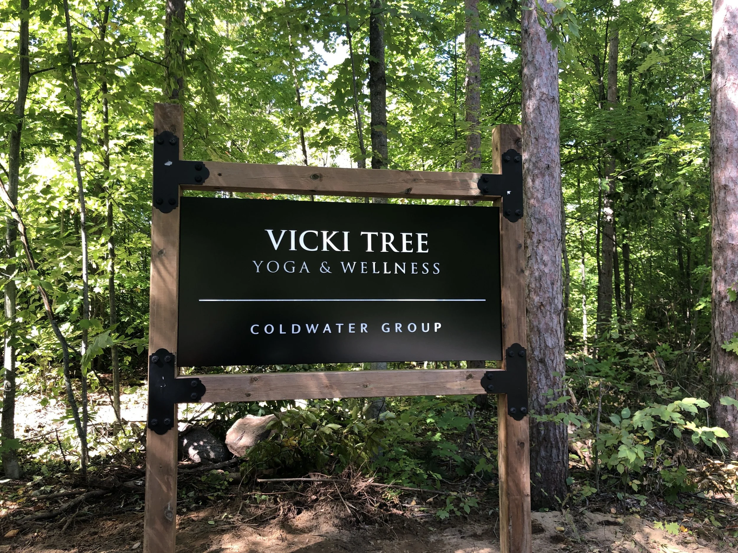 Vicki Tree Sign Front Road.JPG