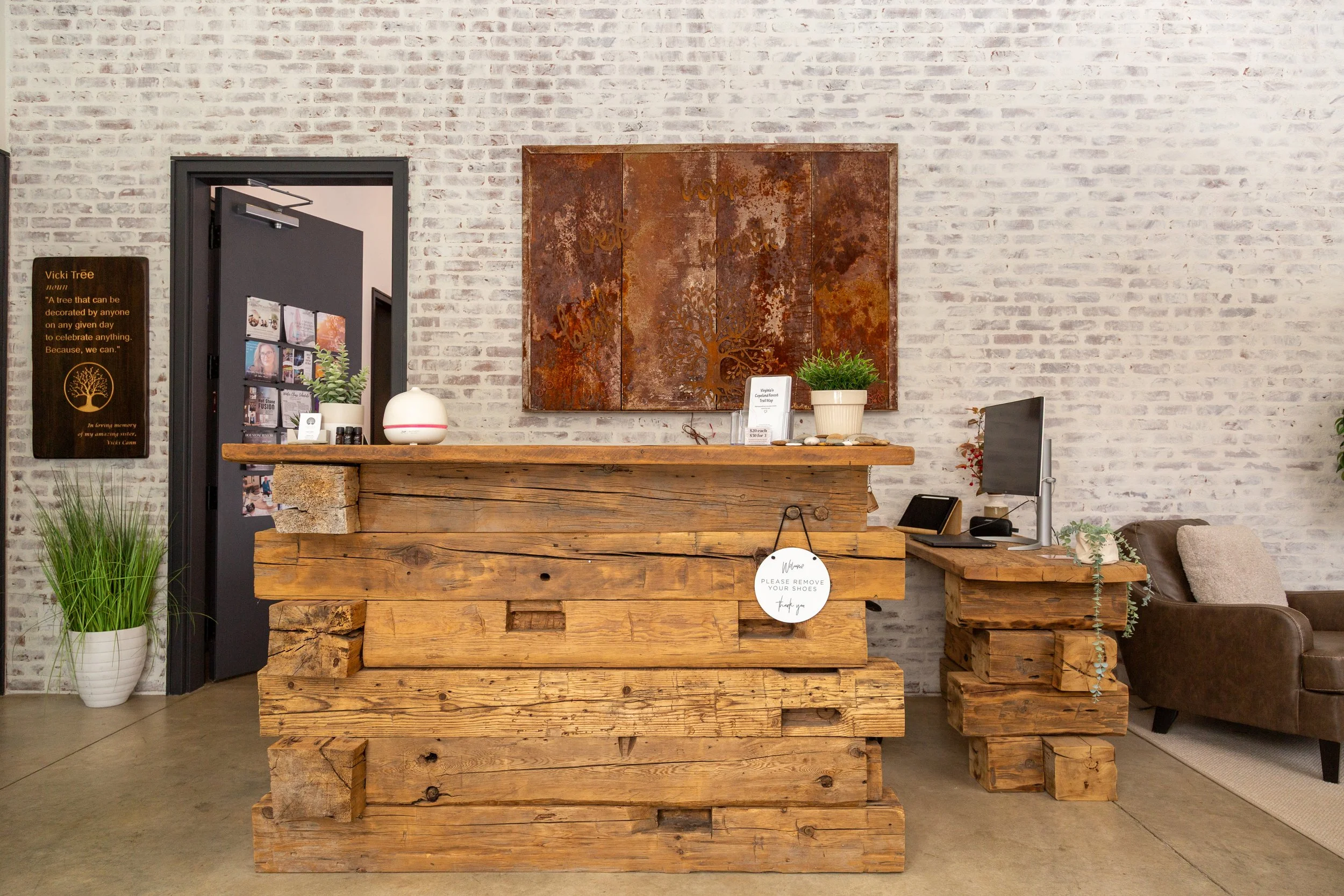1 front desk.jpg
