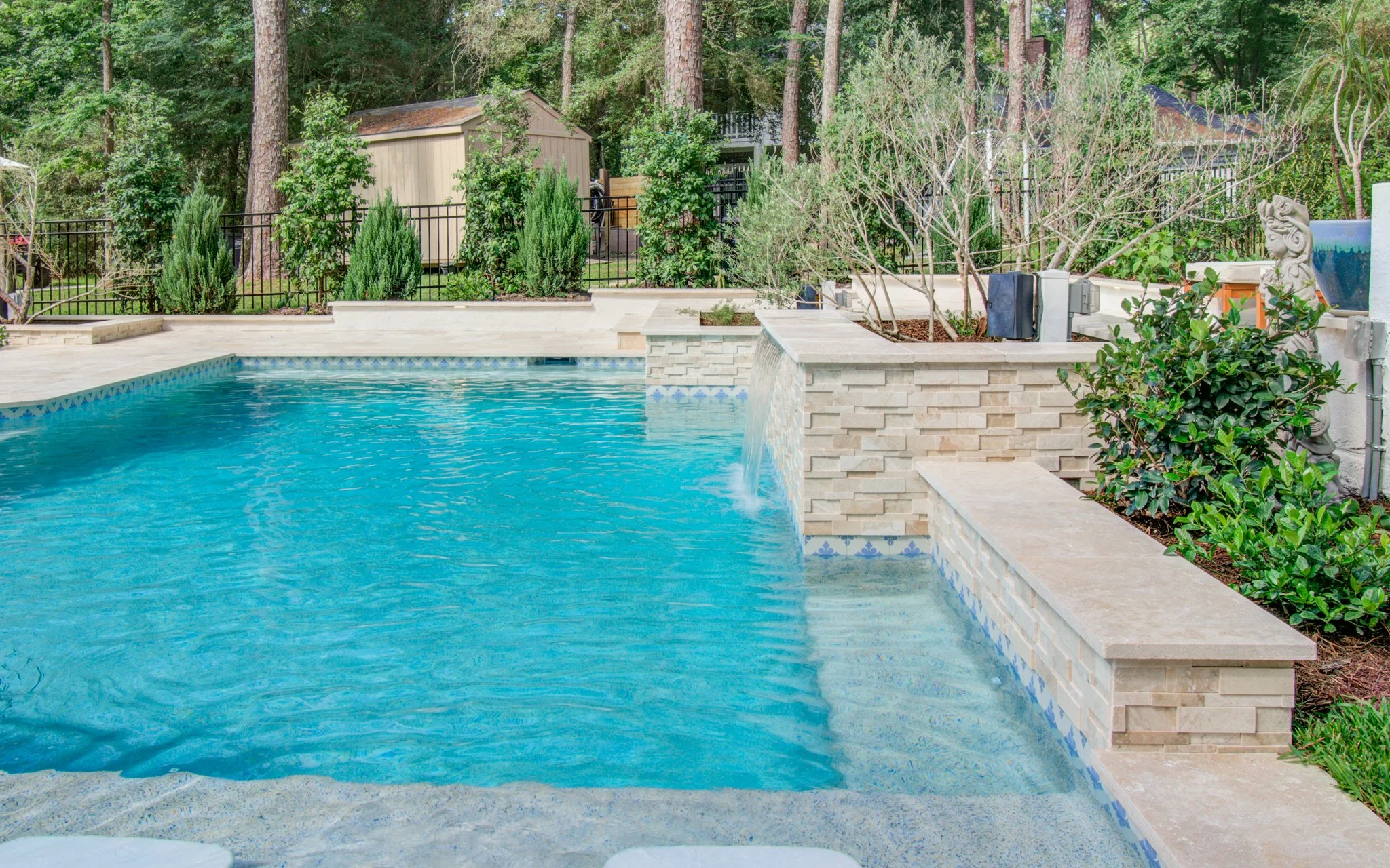 Wet Edge Signature Matrix Coastal Blue plaster shown in full afternoon sun