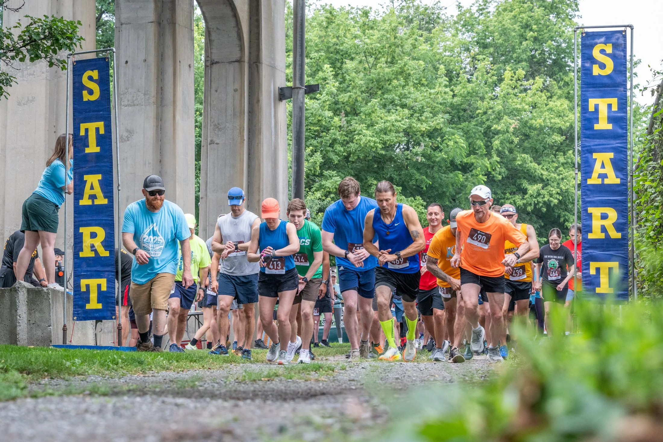 Racers in the Bridge Burner Challenge begin the 5k.