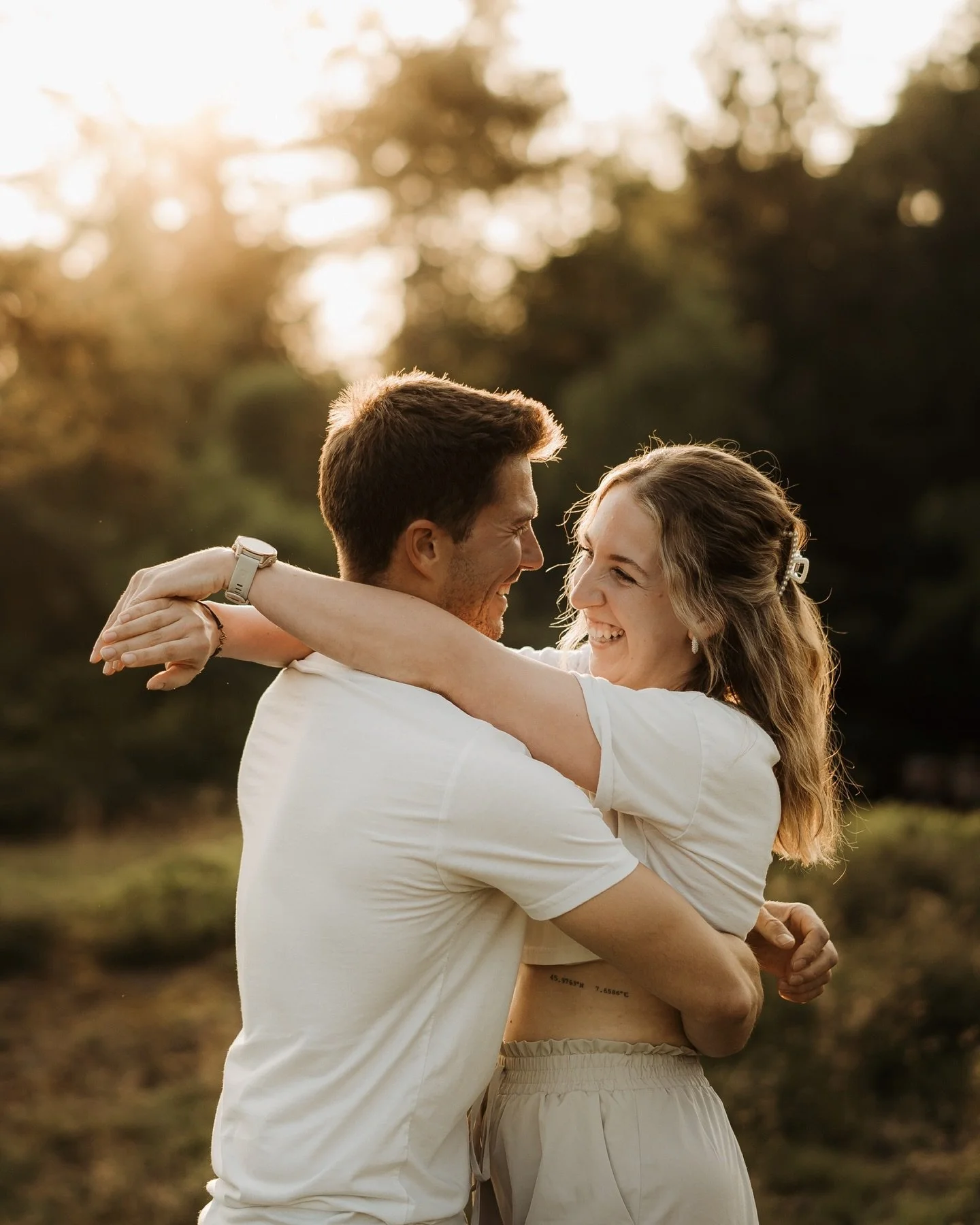 Anne &amp; Fabian 🥰

Was hab ich mich gefreut als die beiden nach einem Shooting gefragt haben! Dadurch, dass sie eigentlich in der Schweiz wohnen und nur hin und wieder mal im Sauerland sind, musste es relativ kurzfristig sein, aber es hat geklappt