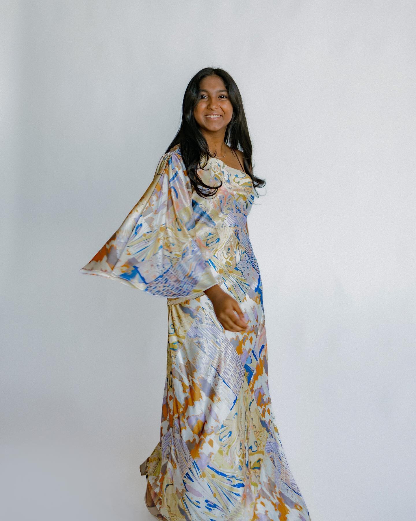 meet rio ✨🦜💙 
a fabulous transitional piece for spring! this silky fabric will keep you light and cool when the temperatures start rising and you&rsquo;re leaving it all on the dance floor 🕺 rio can be worn as a date night statement, formal staple
