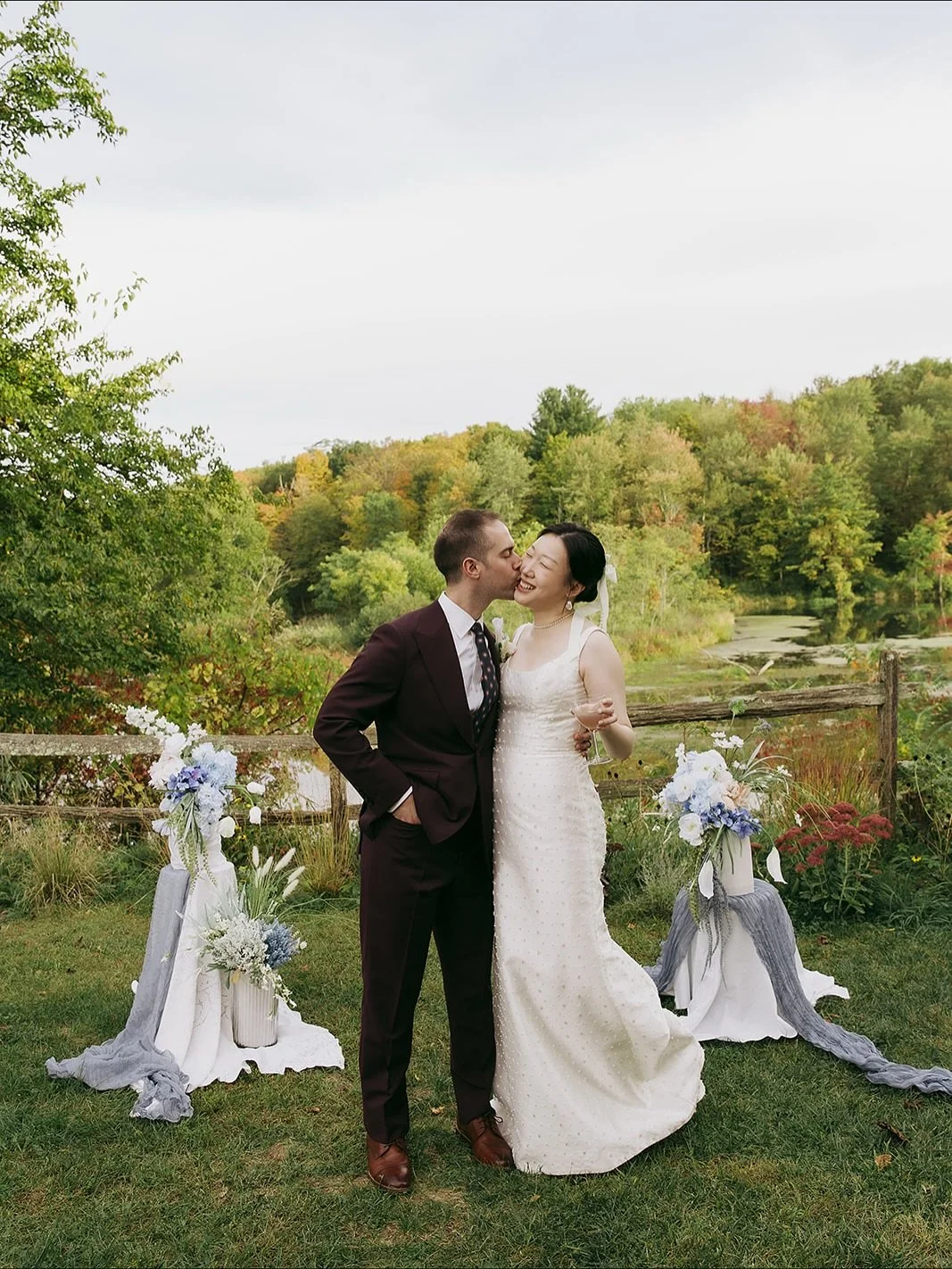 A peek into Jenny + Nick&rsquo;s intimate wedding in Hudson 🦢