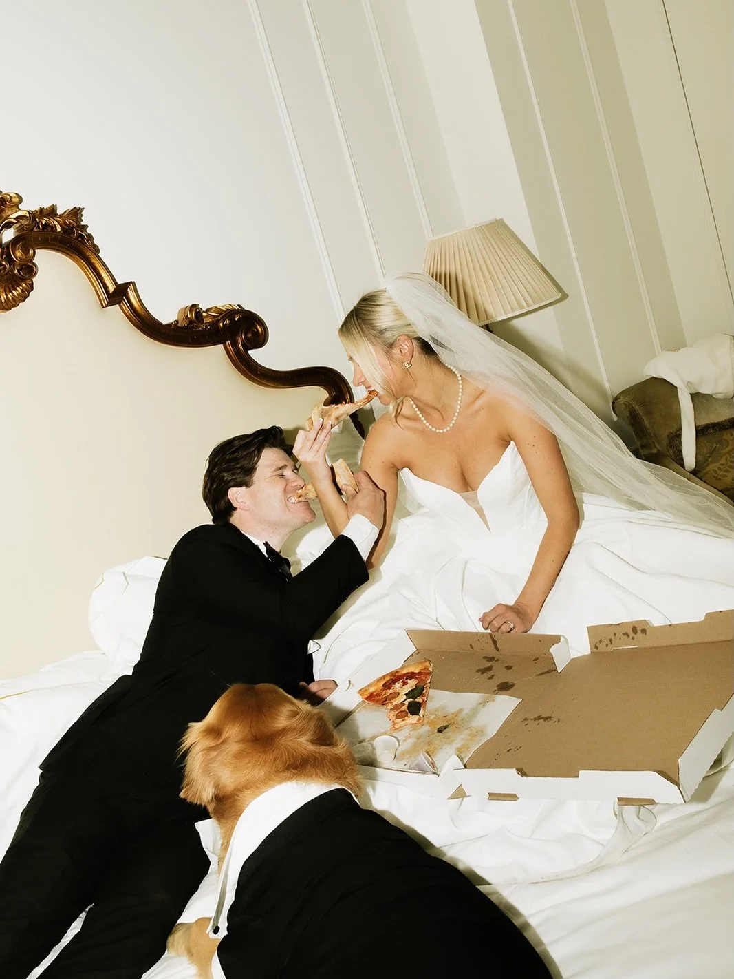 Pizza slices + room service at The Plaza. Hot dog carts + strolls through Central Park. All the classic essentials for a NYC elopement w/ Jodie + Jordan (and Karl) 🍕🌭🚕