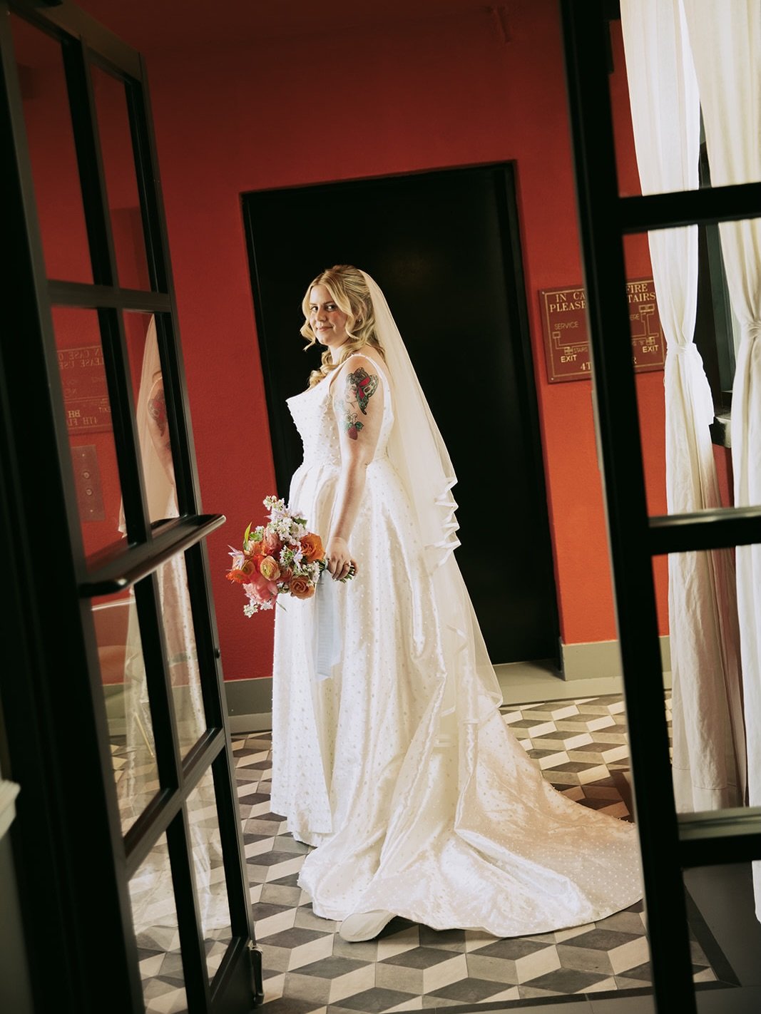 A few favorite frames from Macy + Ilya&rsquo;s wedding 💐

@boxhouseevents 
@theboxhousehotel 
@pinkjasminedesigns 
@tmt.weddings 
@beauty_by_denoise 
@marikosmusic 
@onceuponavow