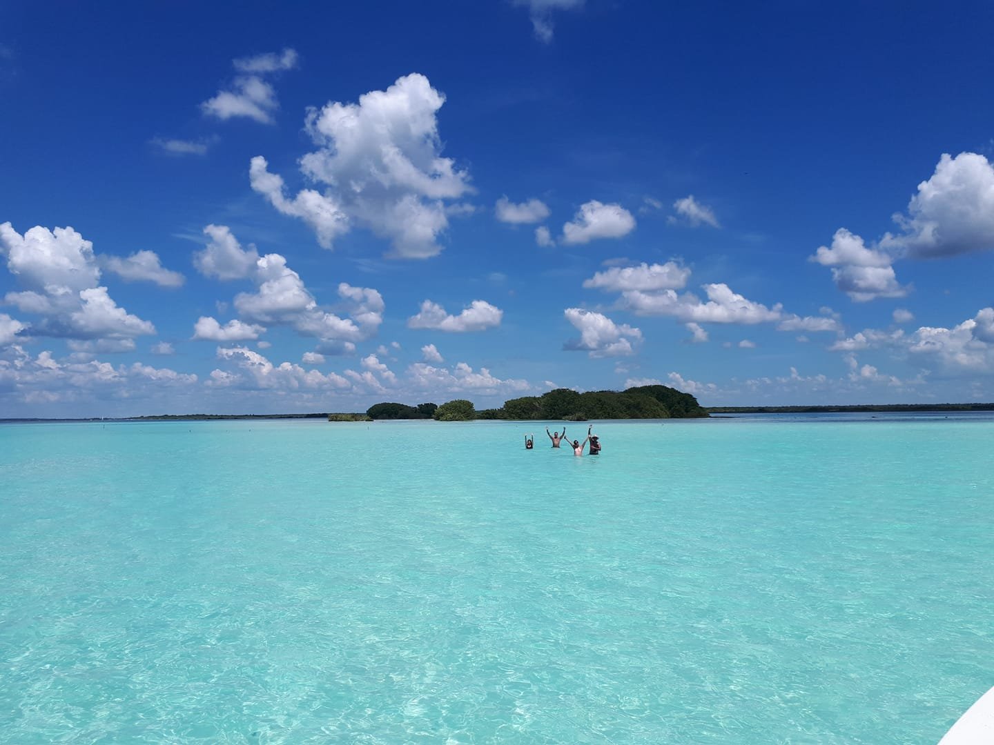 Bacalar: La Laguna de los Siete Colores