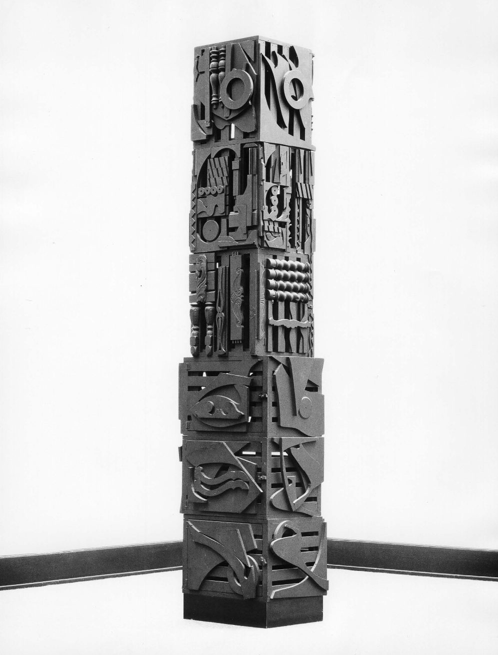  Dream House XXXVII , 1972
Black painted wood (Black wooden dice, 7 pieces)
135 x 28.75 inches
343 x 73.5 x 58.5 cm 