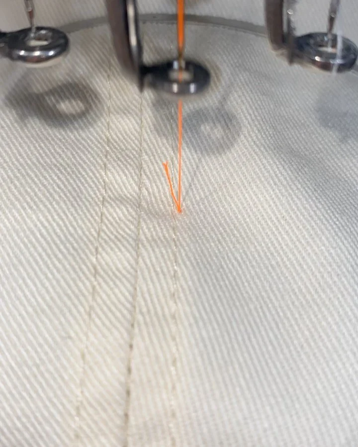 ⚠️ OBACHT! 🚧
Caps f&uuml;r @tomba_sport 
Neu mit Reflektor-Garn! ⚡️

Design von @corinnejolliet 
Embroidery von @radargrafik