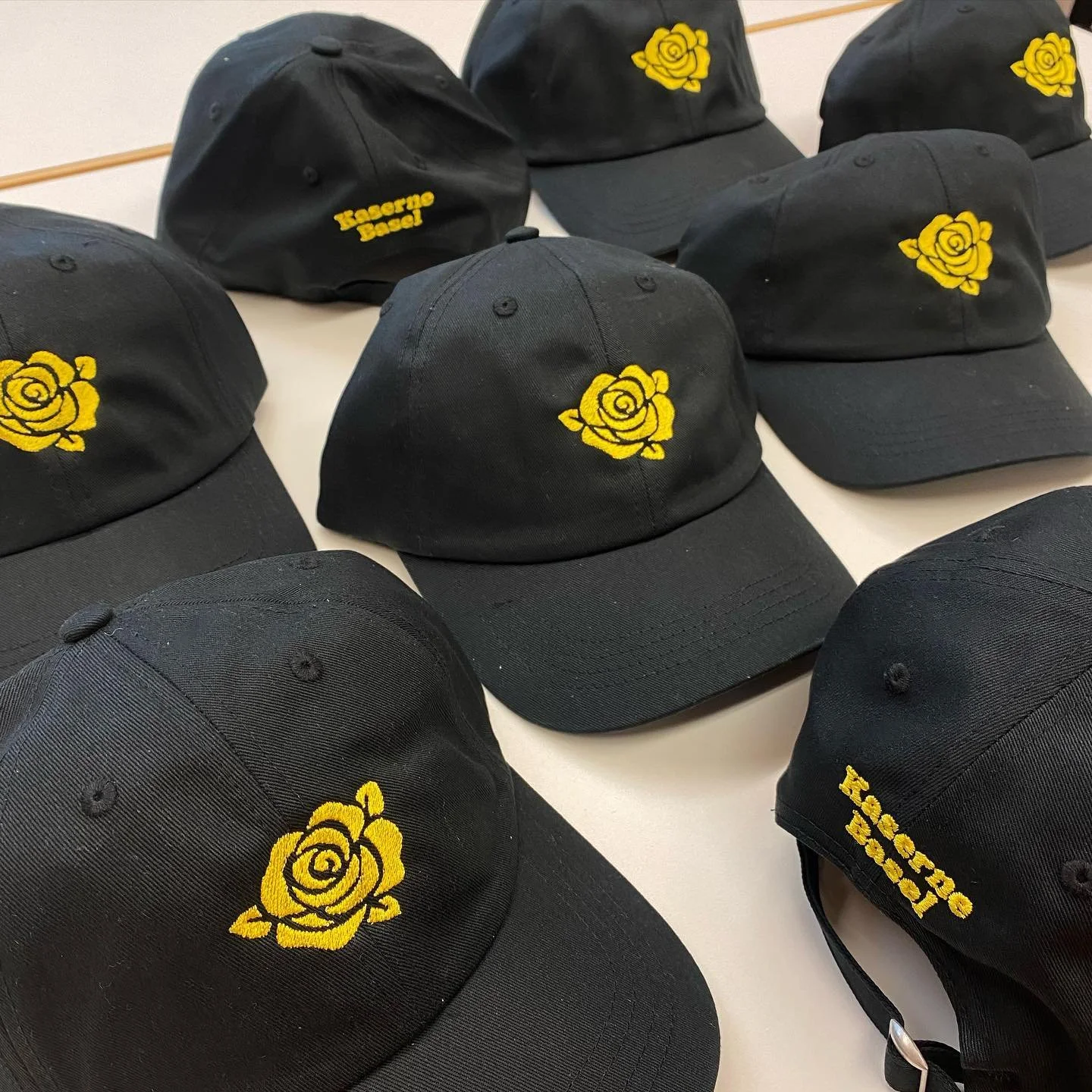 R&ouml;&ouml;sli f&uuml;r @kasernebasel 🌹

Design by super cooli @tristesse2000 
Embroidery by @radargrafik