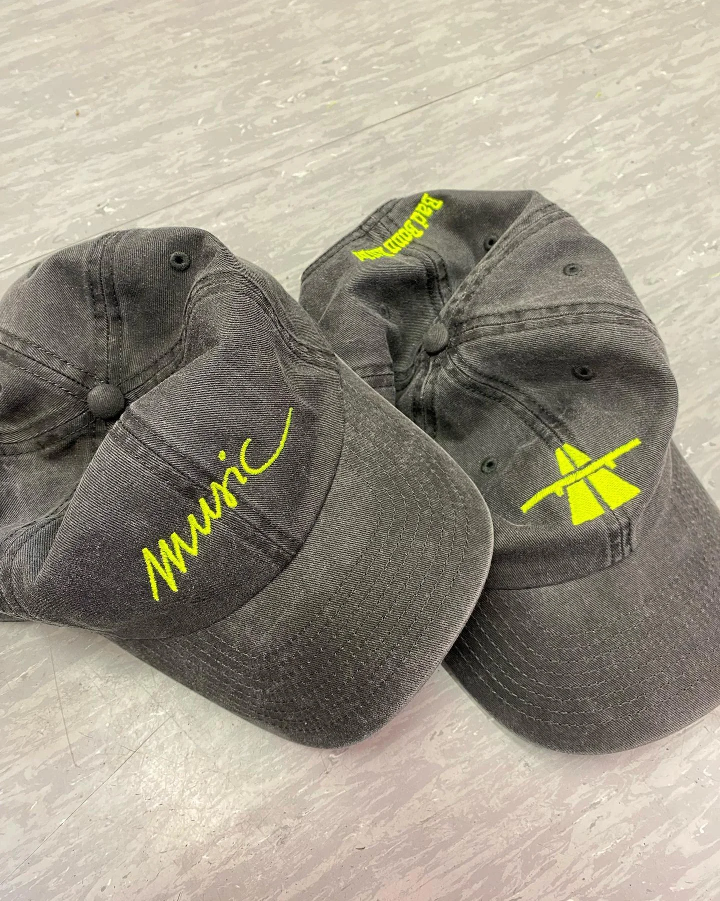 ahaaa ohoo heute gehts los! @badbonnkilbi mit caps von mir gestickt und von @adelinemollard gestylet ⚠️📐

und immer sch&ouml;n prepared bleiben! see youuu