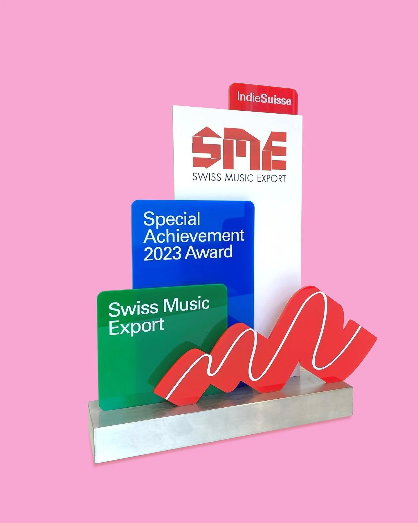 Another year another @indiesuisse award! 🏆

Congratulations to:

@swissmusicexport 

@malummi @irasciblemusic 

@bongojoerecords #boundbyendogamy 

@ikan_hyu @mouthwateringrecords 

🧠 Design and production by @radargrafik &amp; @alonso___studio 🧠