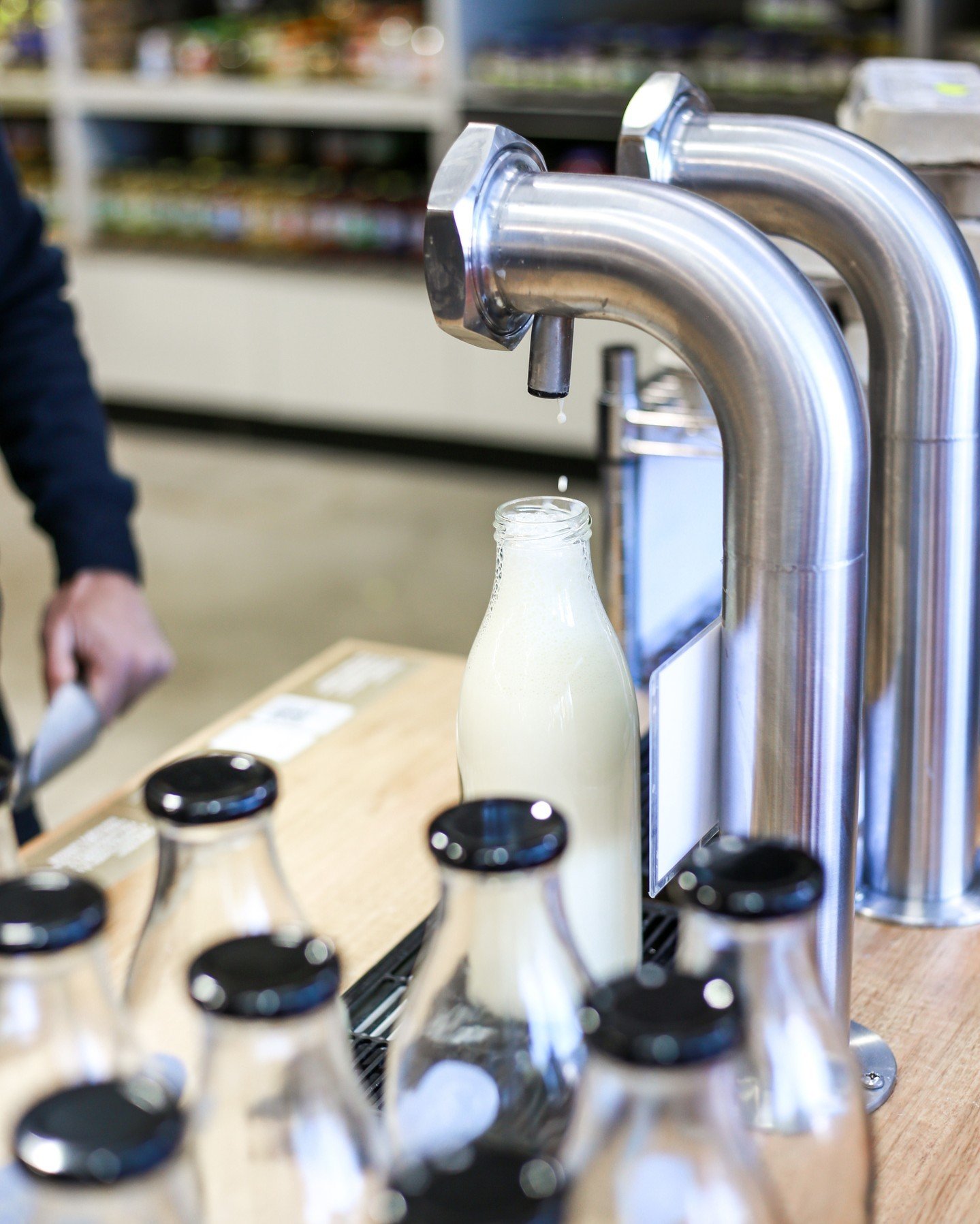Stock up on the best milk around with @trugolds.canberra's sustainable fresh milk dispenser. 

Fill, drink, rinse and repeat! 🥛🙌🏼