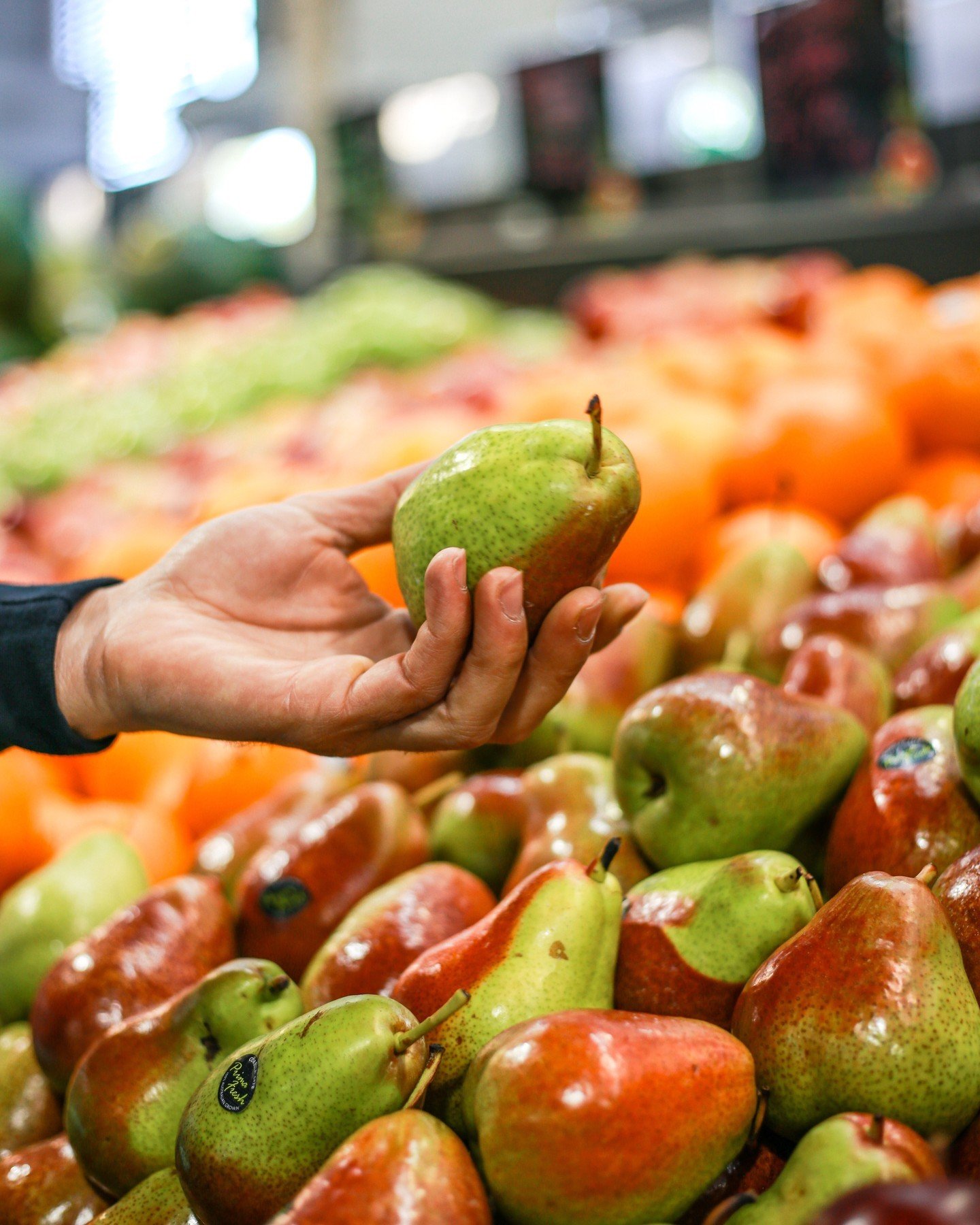 The Markets are bursting with fresh seasonal fruits and vegetables, and now is the perfect time to fill your shopping cart with all the delicious flavours of Autumn!🍊🛒

Here's our top picks for May; 

✔️ APPLES &amp; PEARS: All apples are new in-se