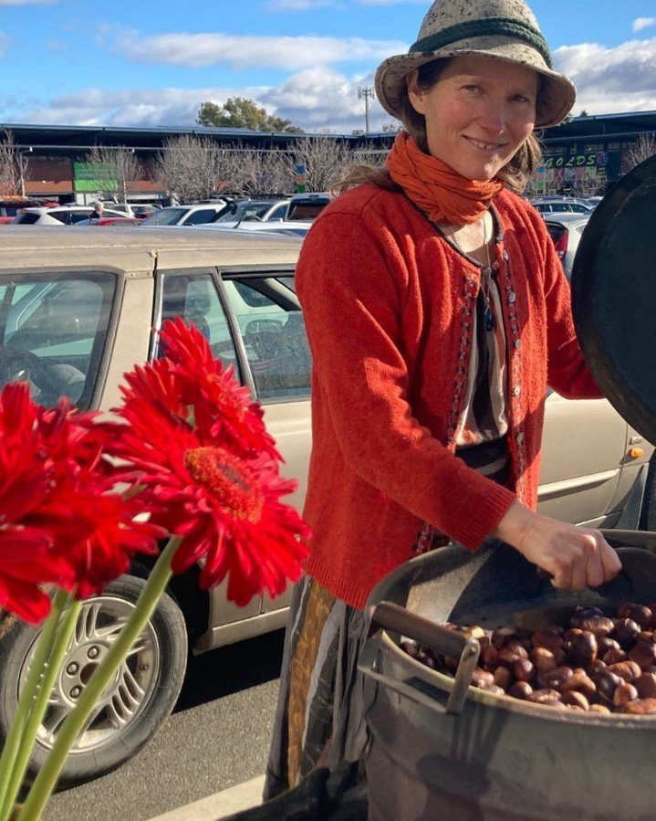 @swiss_roast_chestnuts are back tomorrow and Sunday to roast their tasty chestnuts at the Fyshwick Markets! 🌰

Chestnuts are unprocessed and incredibly versatile, not to mention delicious! Don't miss out on this seasonal treat and show your support 